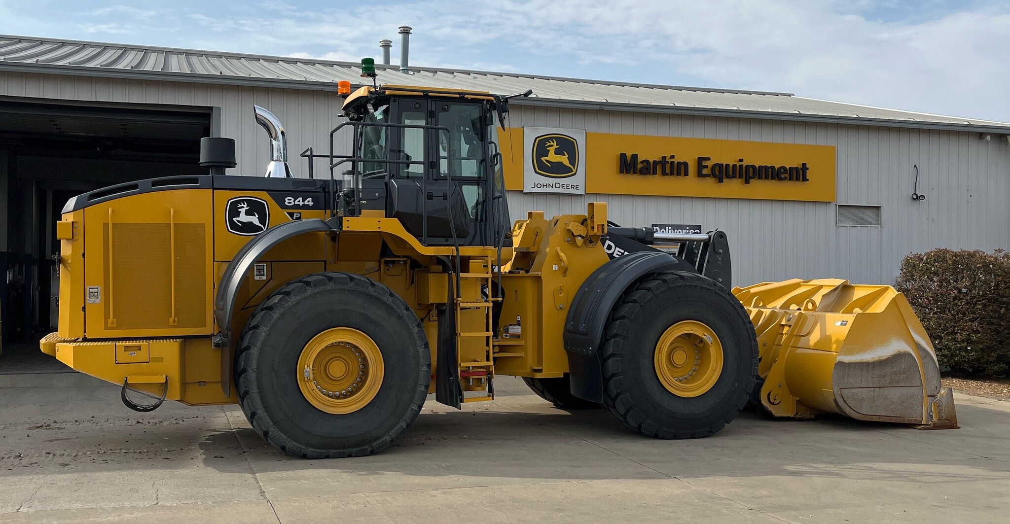 2023 John Deere 844 P Image 2