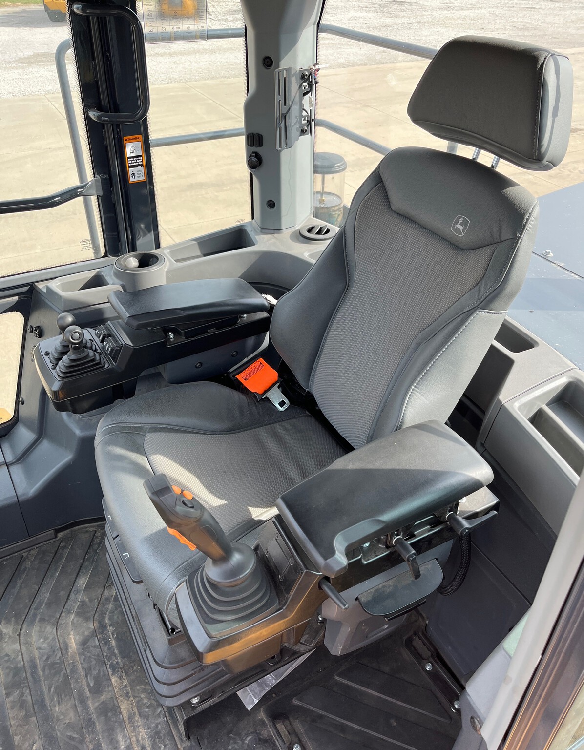 2023 John Deere 844 P Image 11
