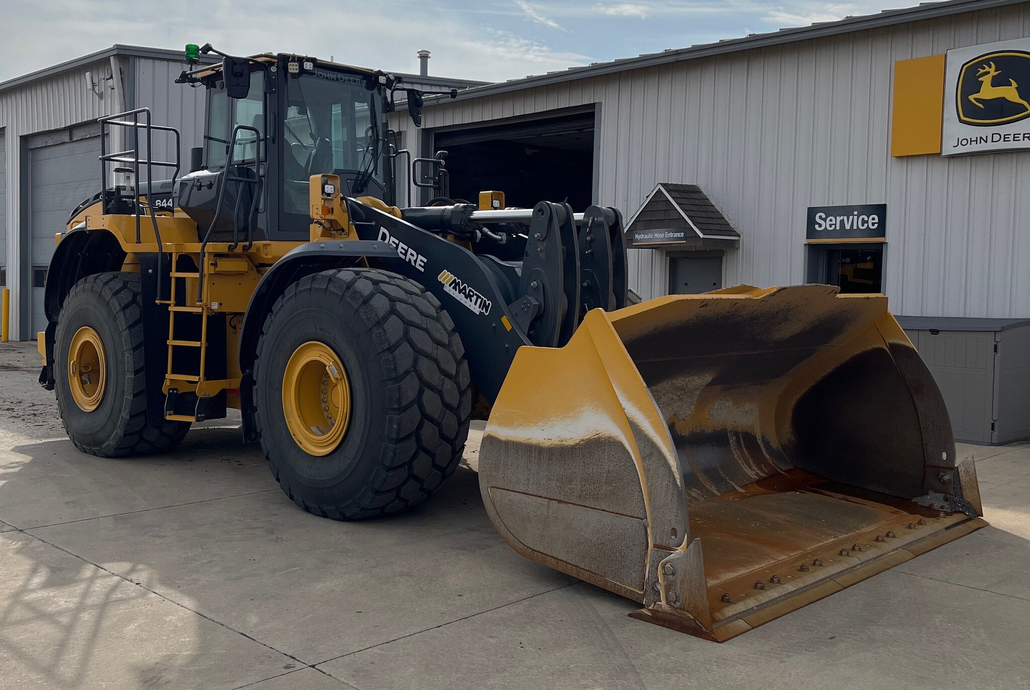 2023 John Deere 844 P Image 5
