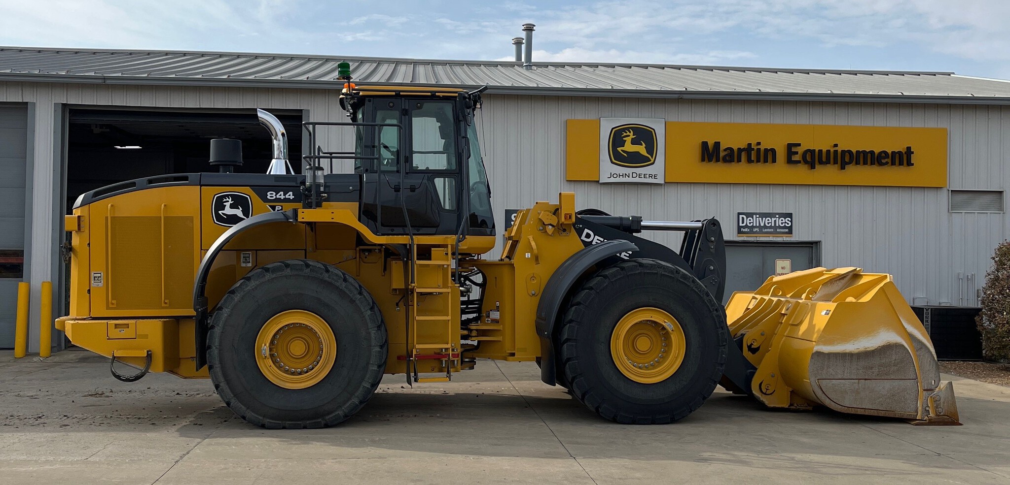 2023 John Deere 844 P Image 1