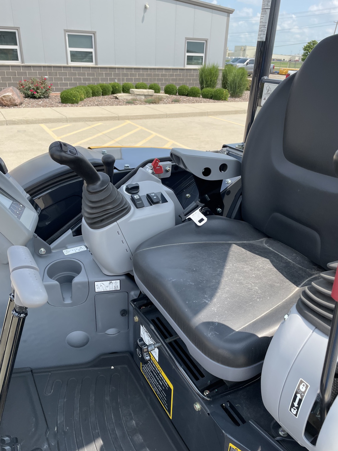 2023 John Deere 30G Image 7