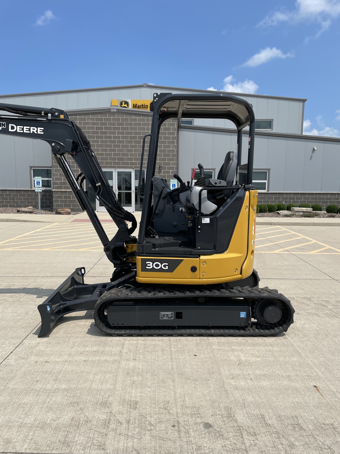 2023 John Deere 30G Image 2