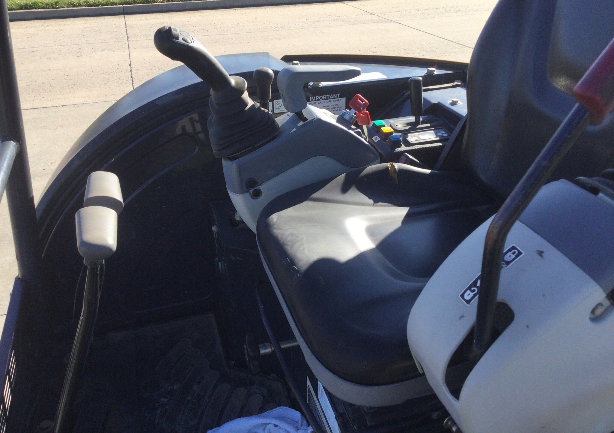 2016 John Deere 26G Image 7