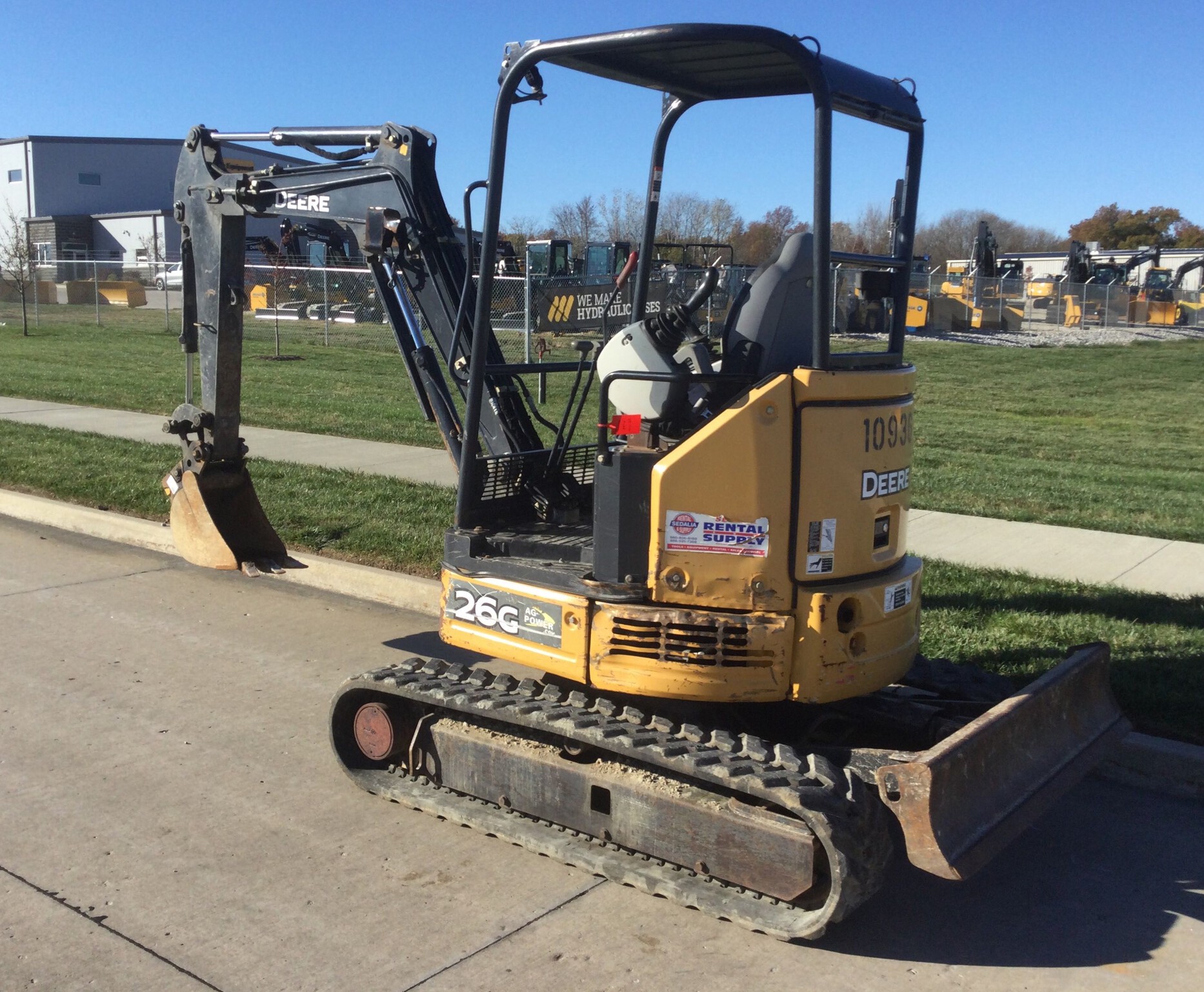 2016 John Deere 26G Image 4