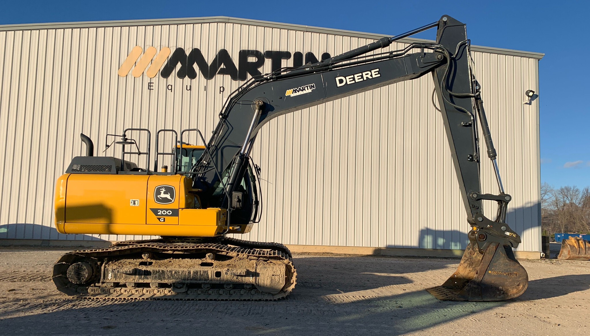 2024 John Deere 200 G Image 1