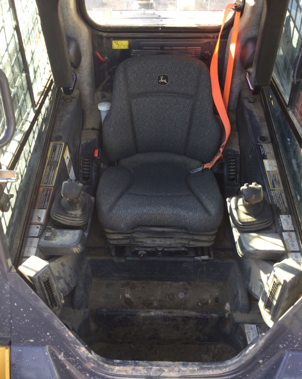 2023 John Deere 333G Image 9