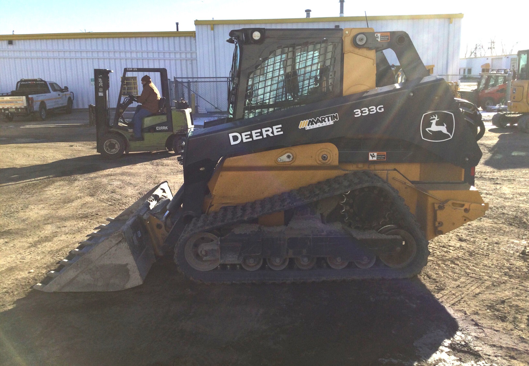 2023 John Deere 333G Image 5
