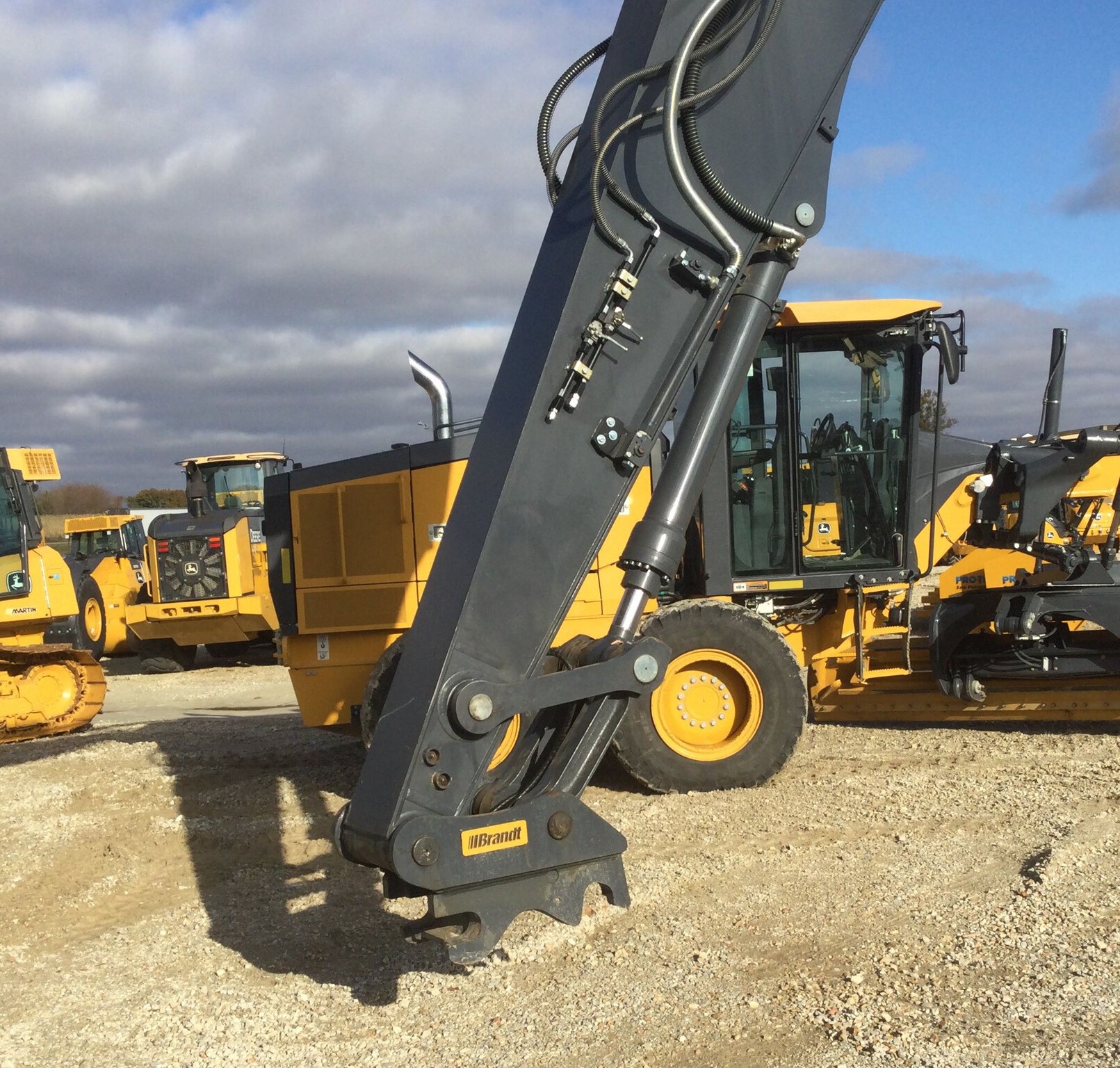 2023 John Deere 300 P Image 6