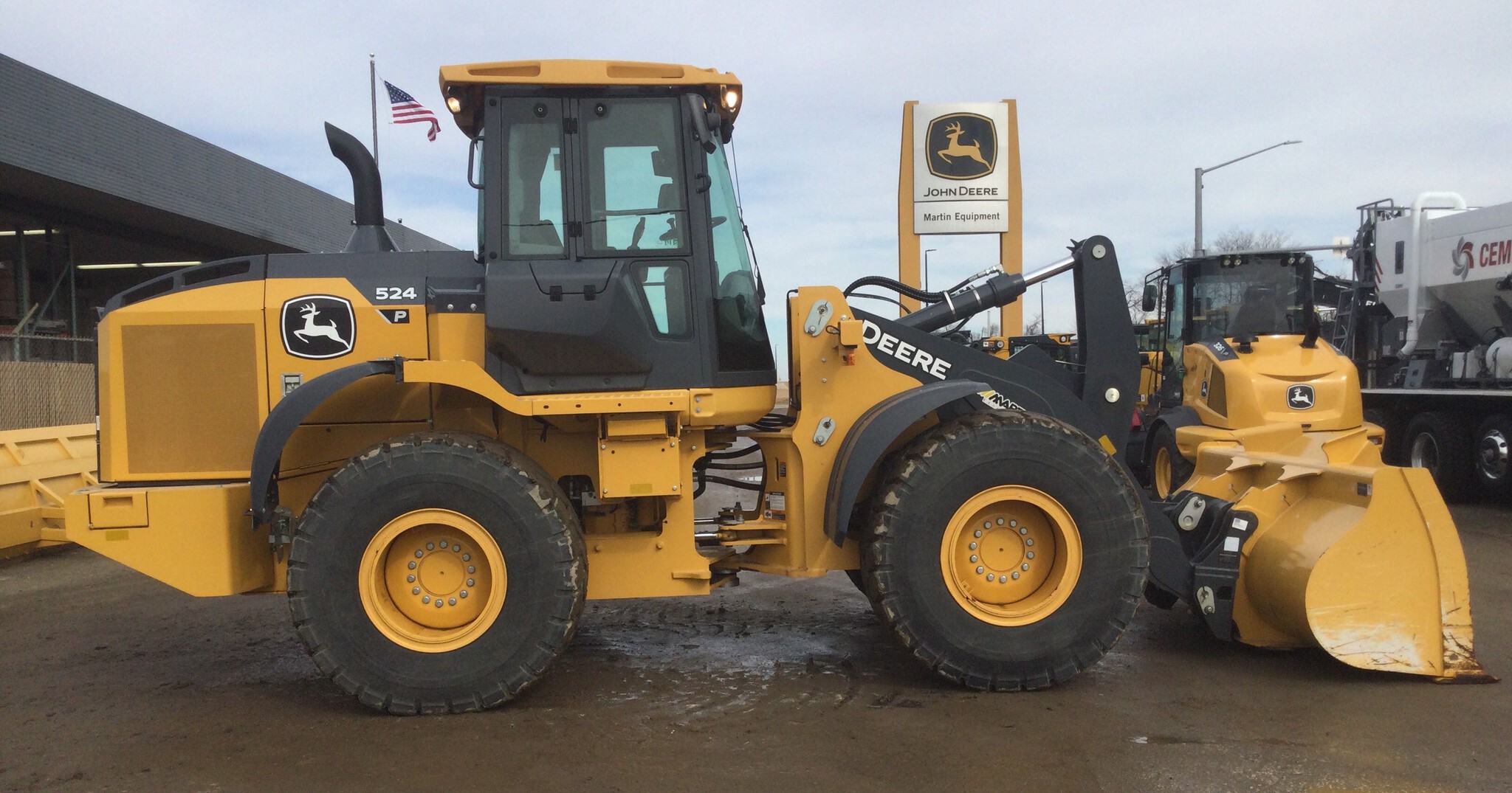 2022 John Deere 524 P Image 1