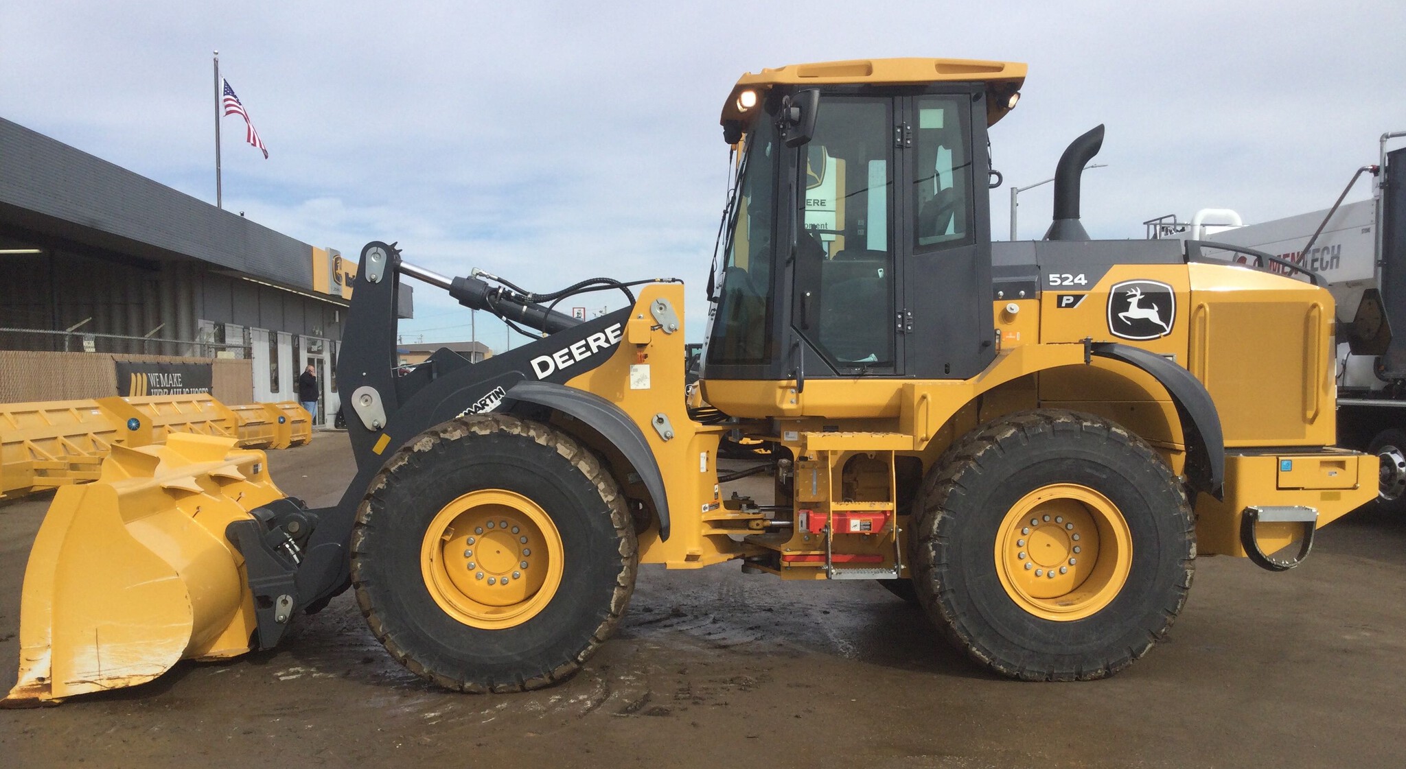 2022 John Deere 524 P Image 3