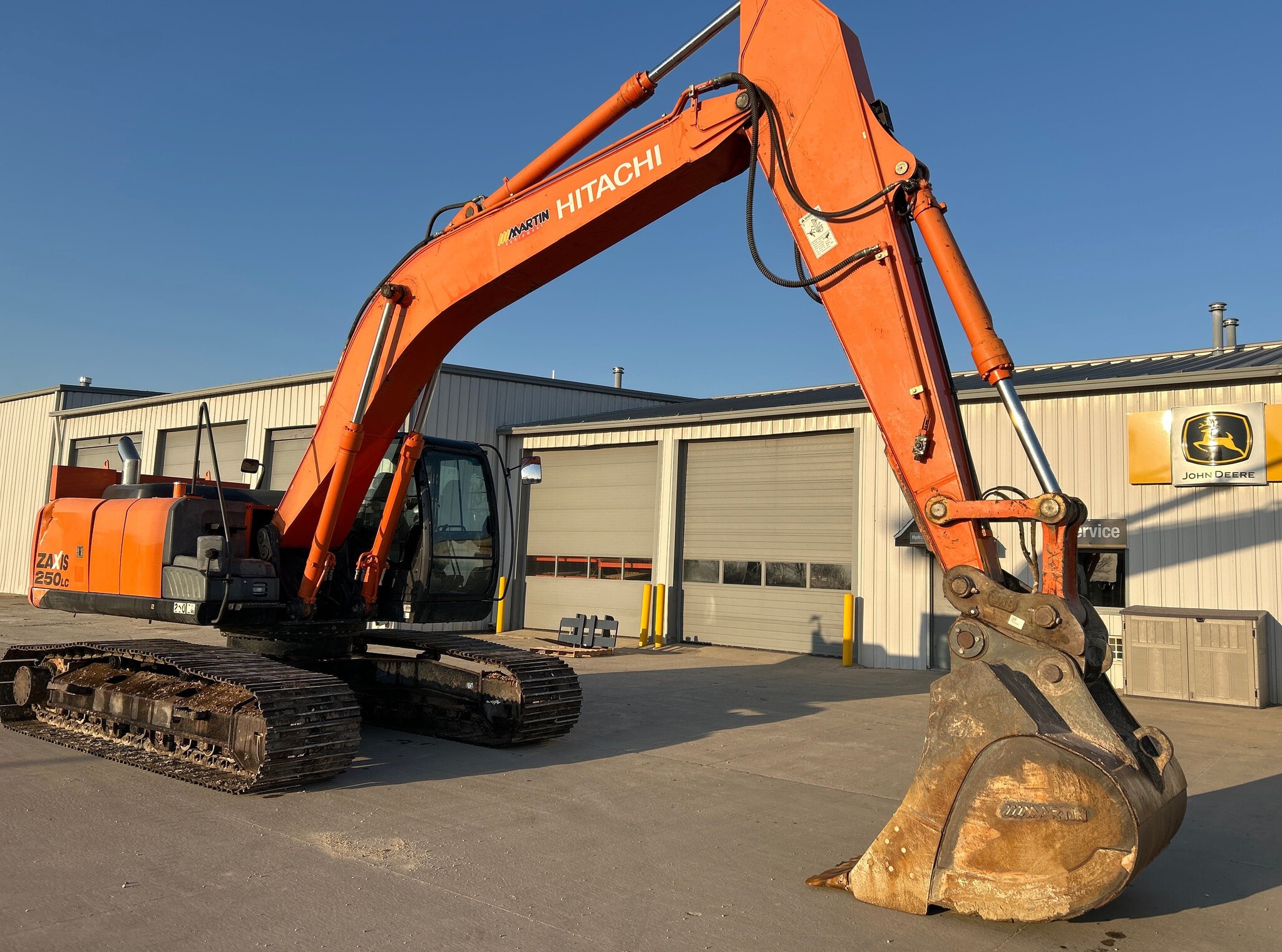 2012 Hitachi Z250 Image 2