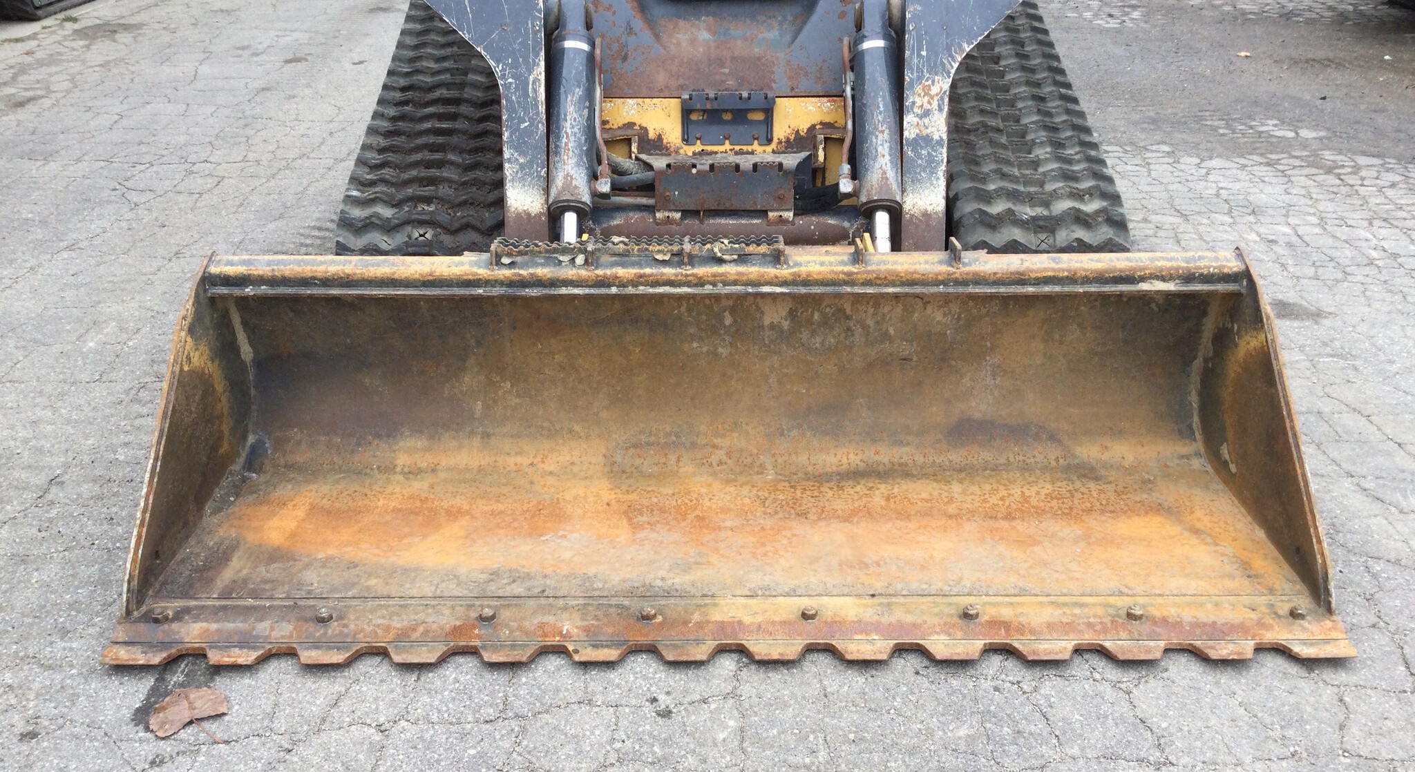 2015 John Deere 333E Image 9