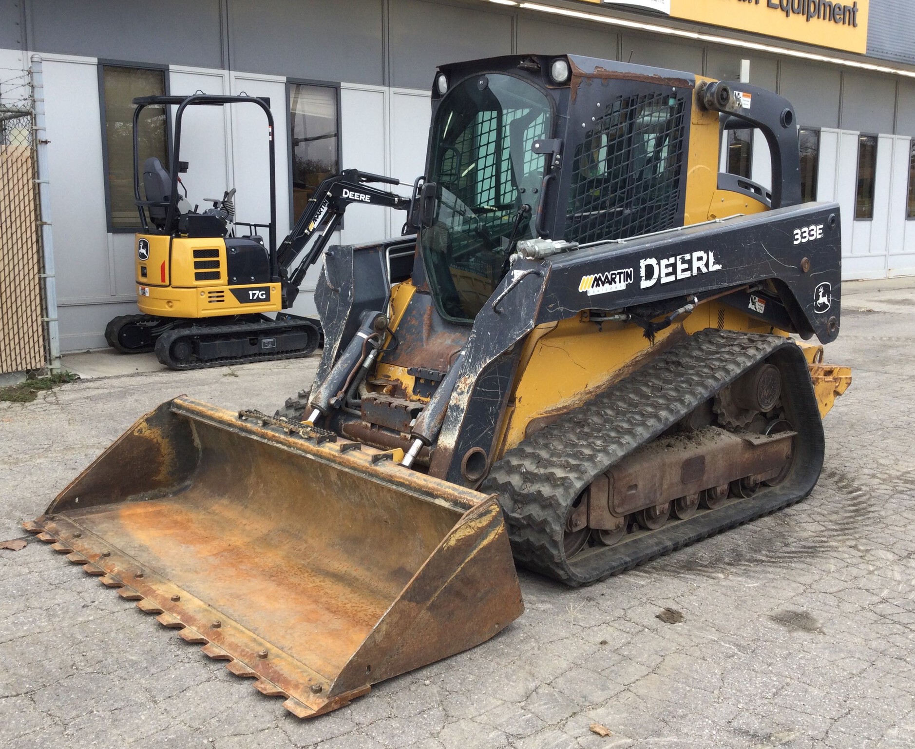 2015 John Deere 333E Image 2