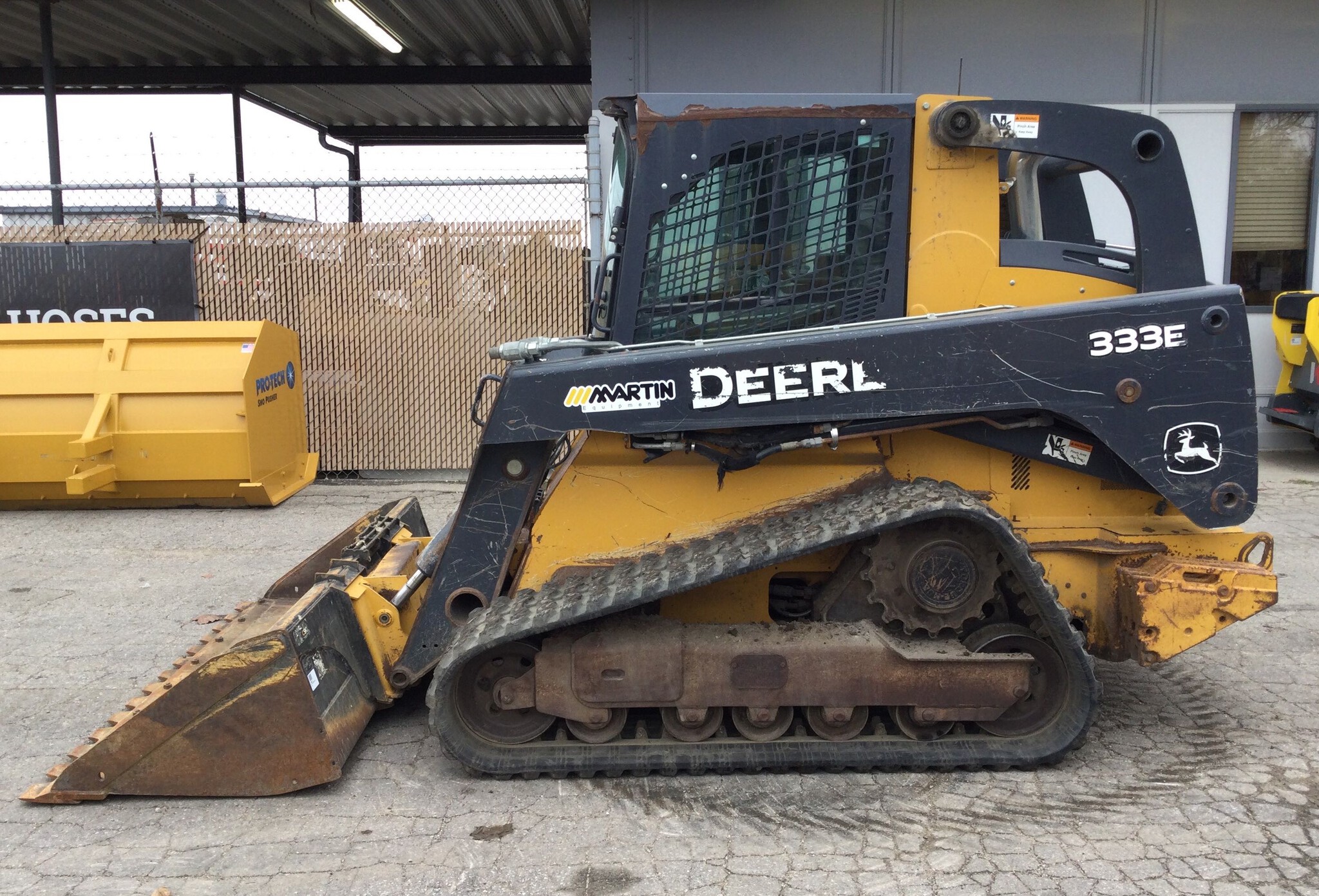 2015 John Deere 333E Image 1
