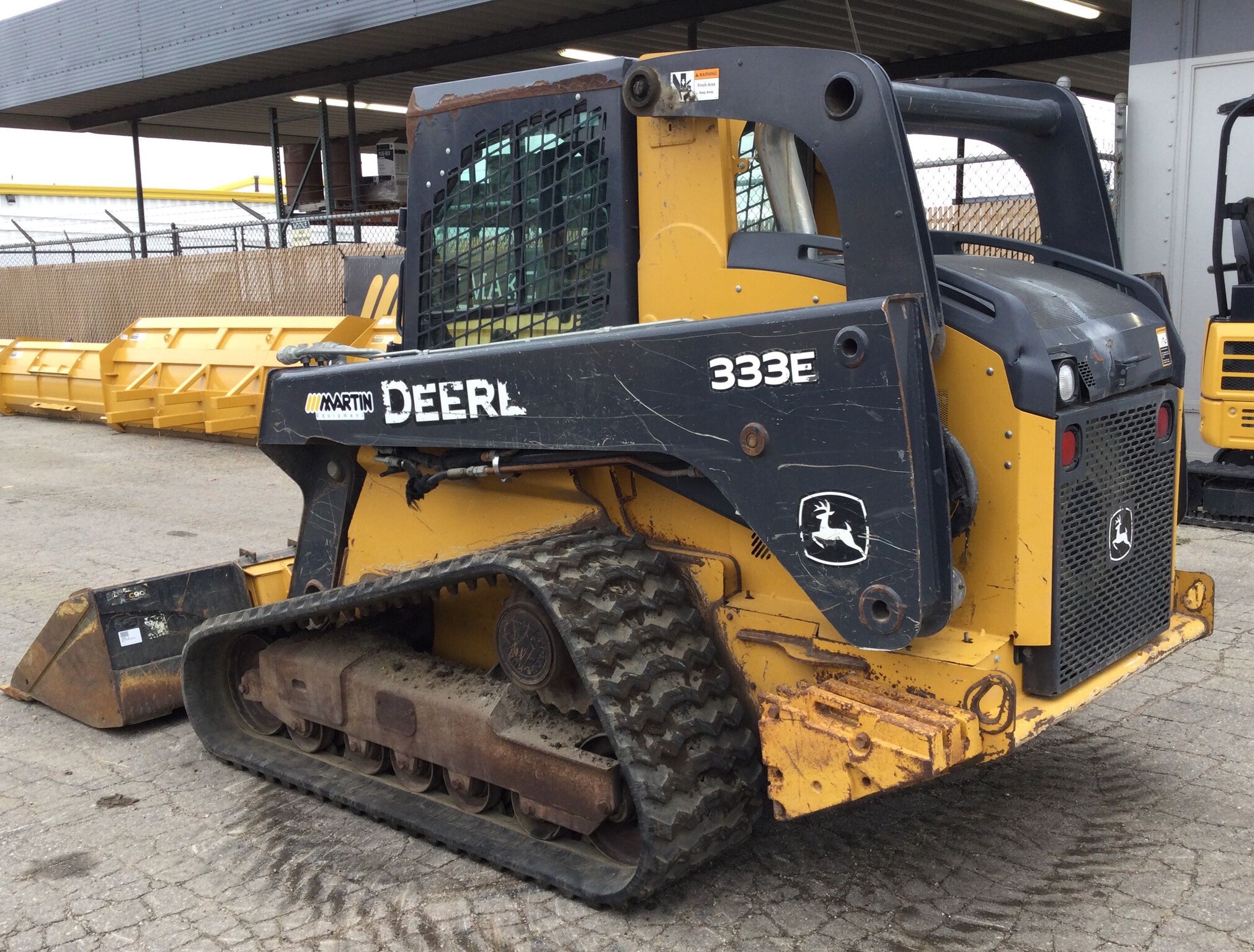 2015 John Deere 333E Image 3