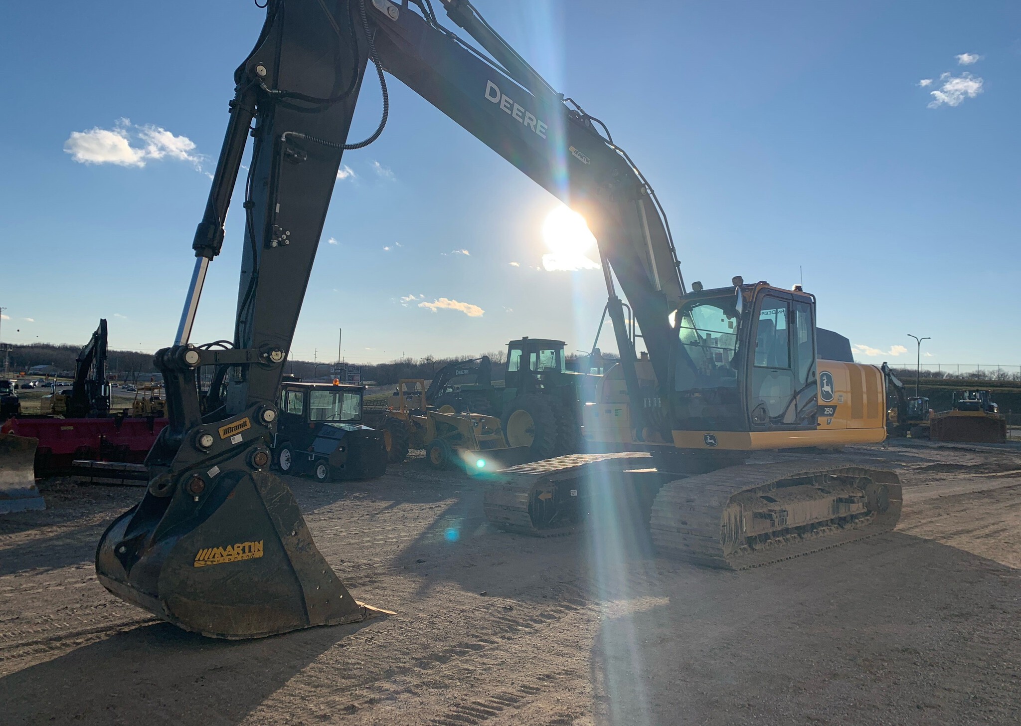 2023 John Deere 250 P Image 3