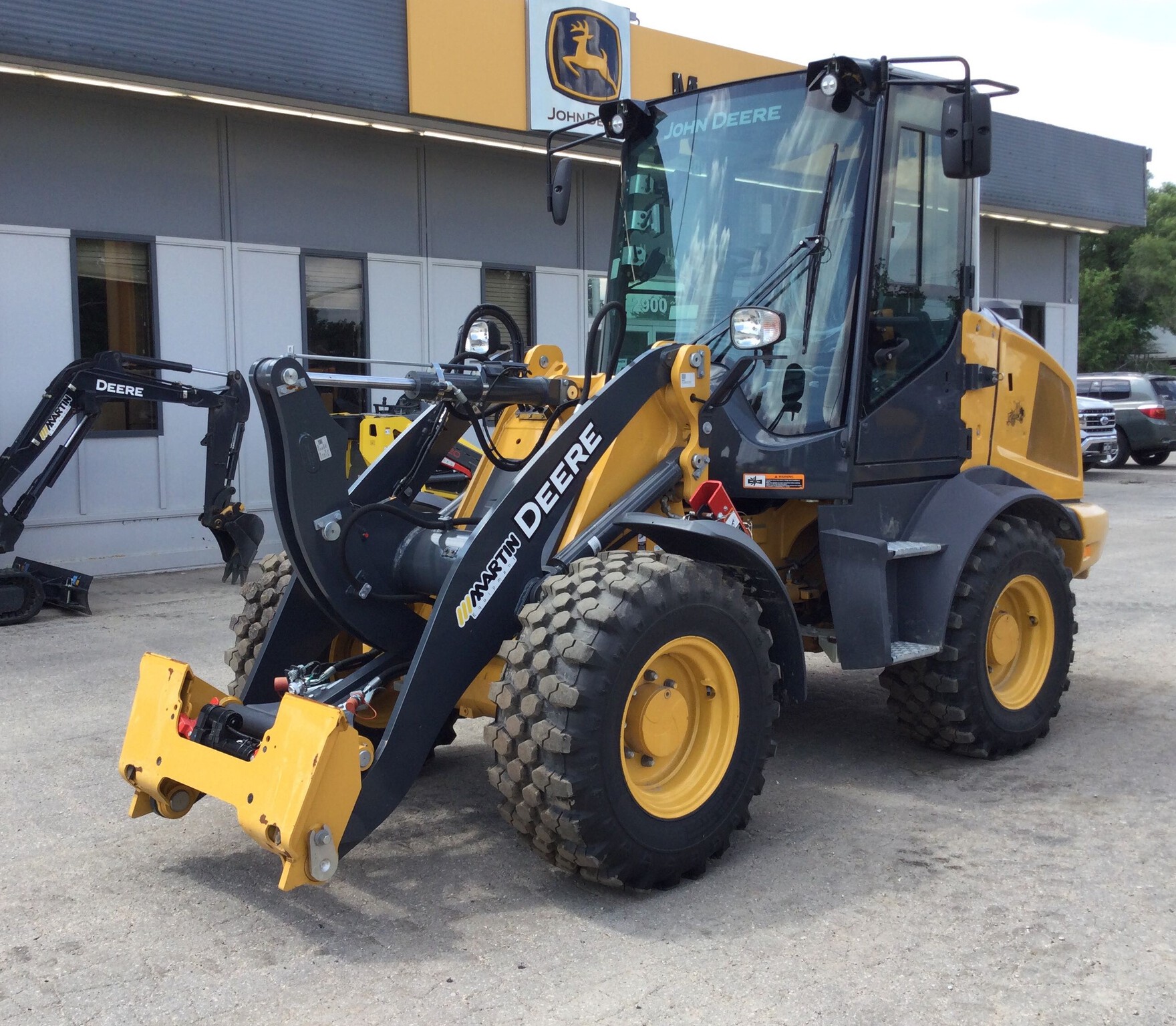 2023 John Deere 244L Image 4