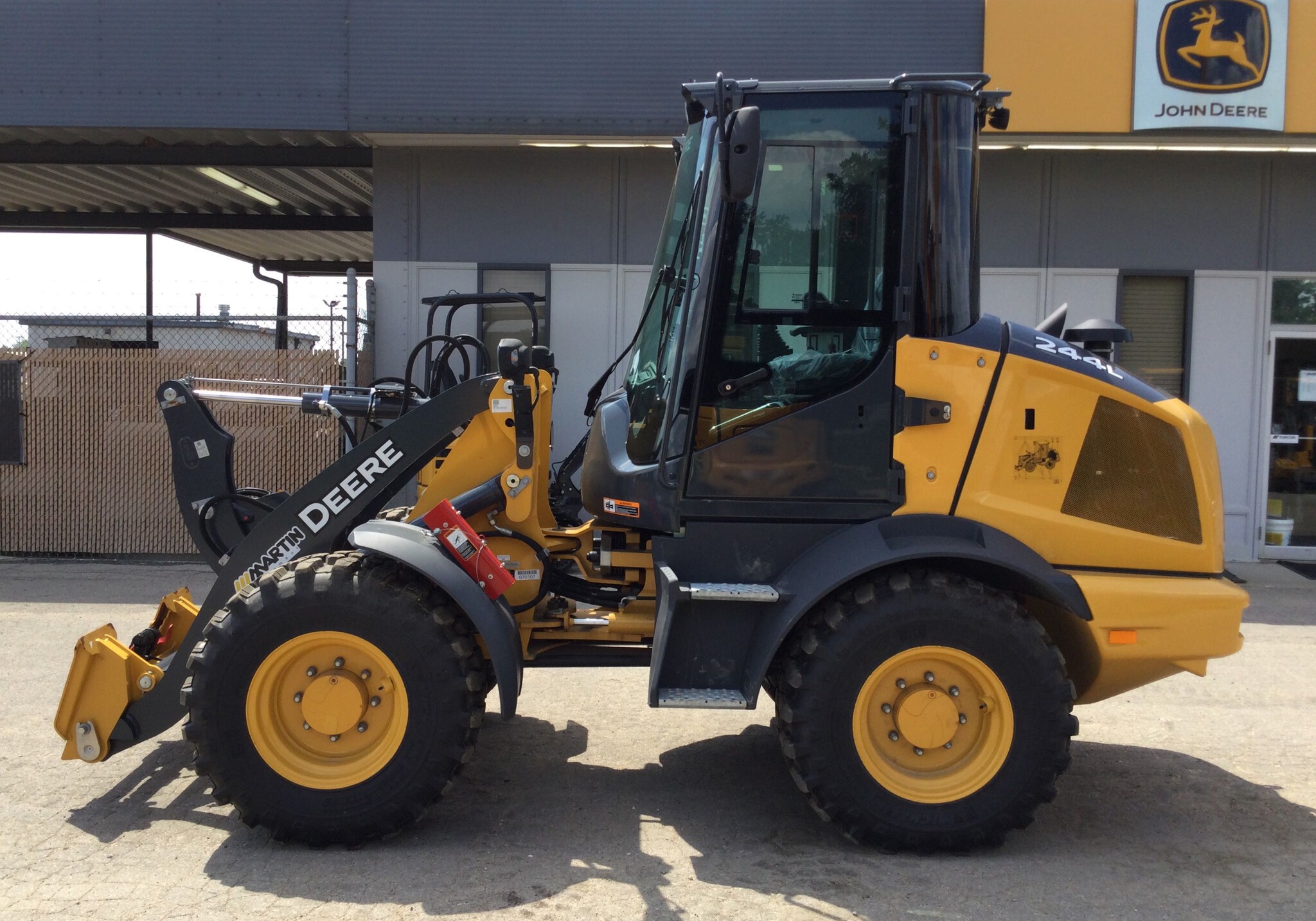 2023 John Deere 244L Image 5