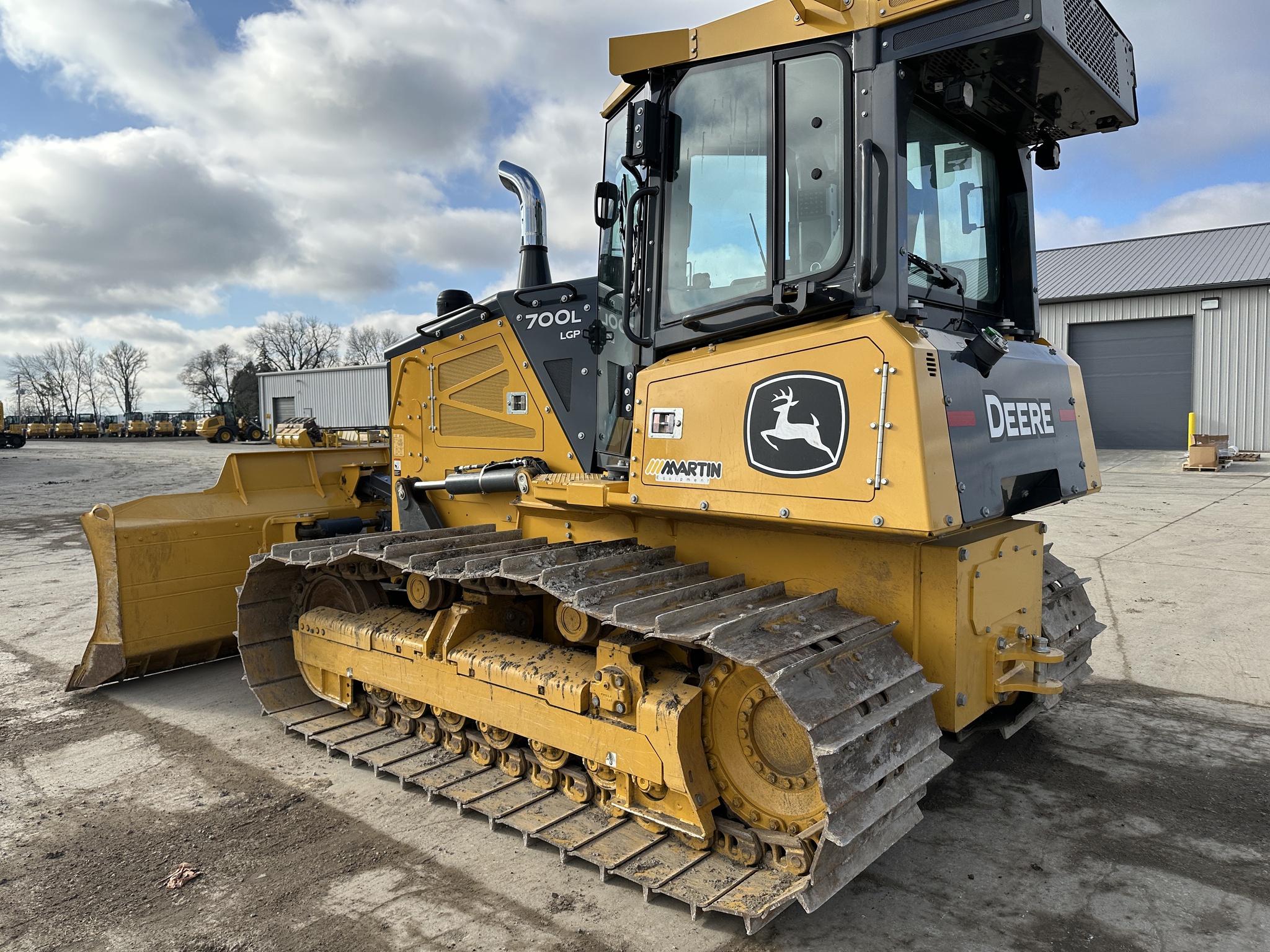 2023 John Deere 700L Image 5