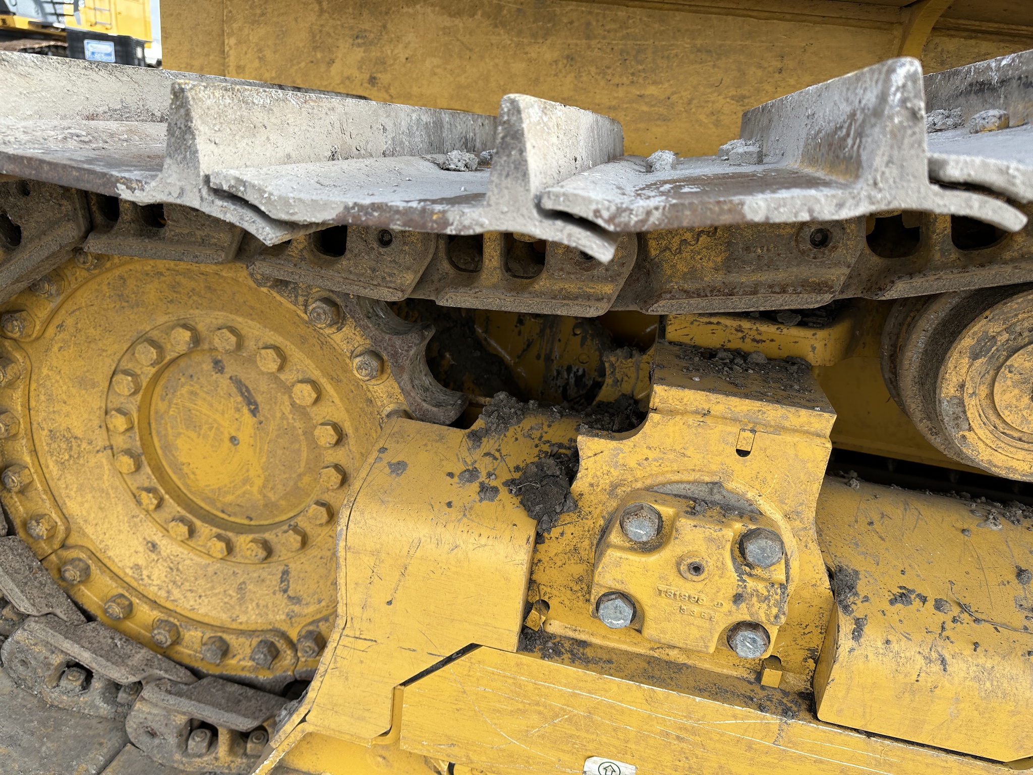 2023 John Deere 700L Image 10
