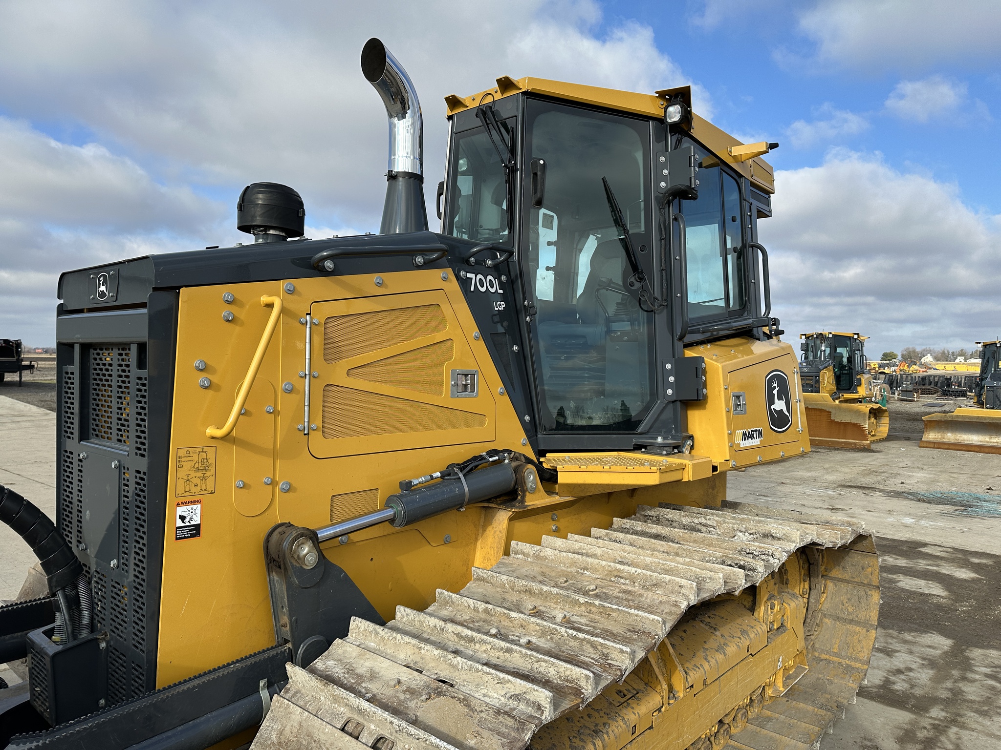 2023 John Deere 700L Image 7