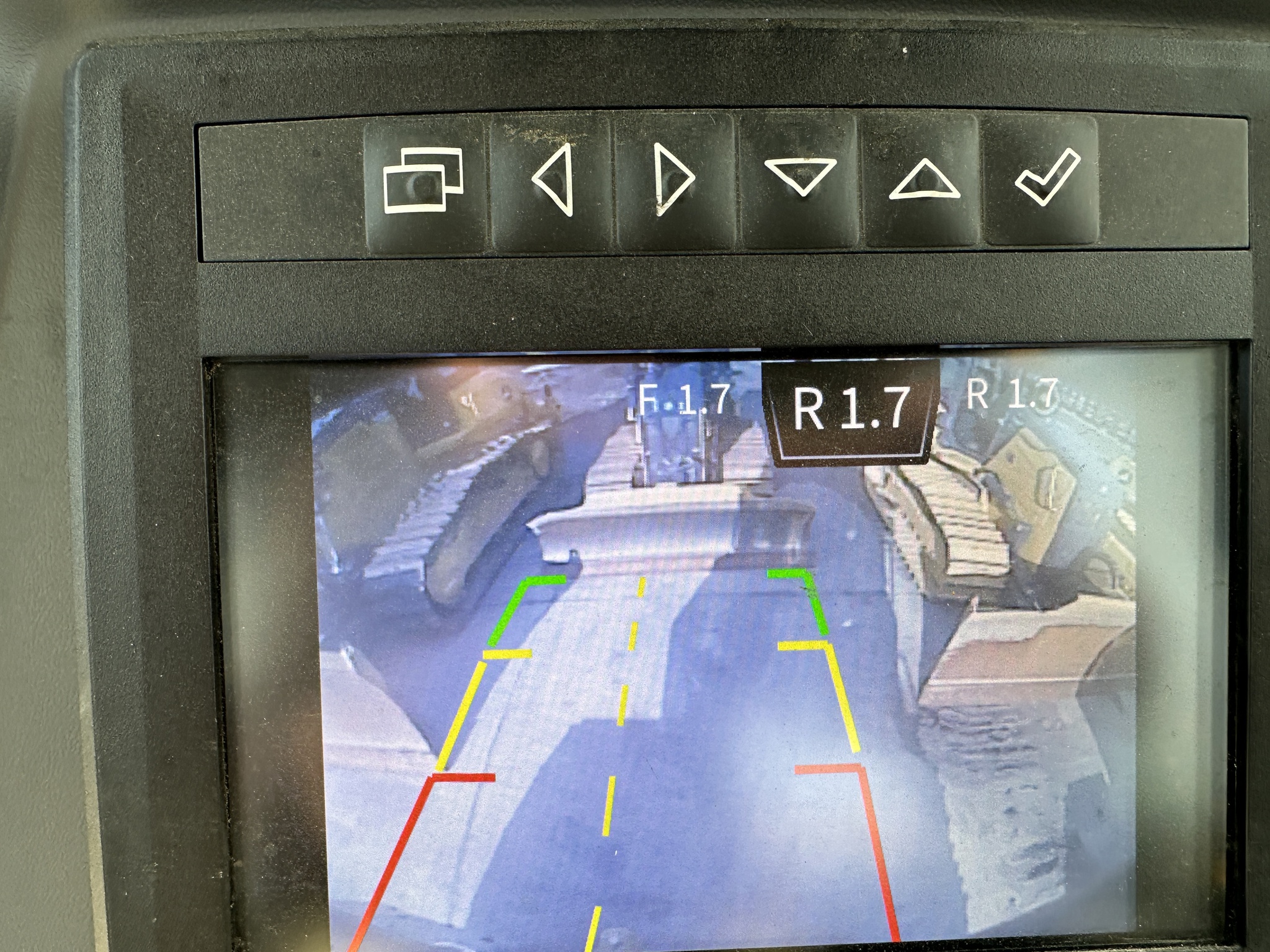 2023 John Deere 700L Image 12