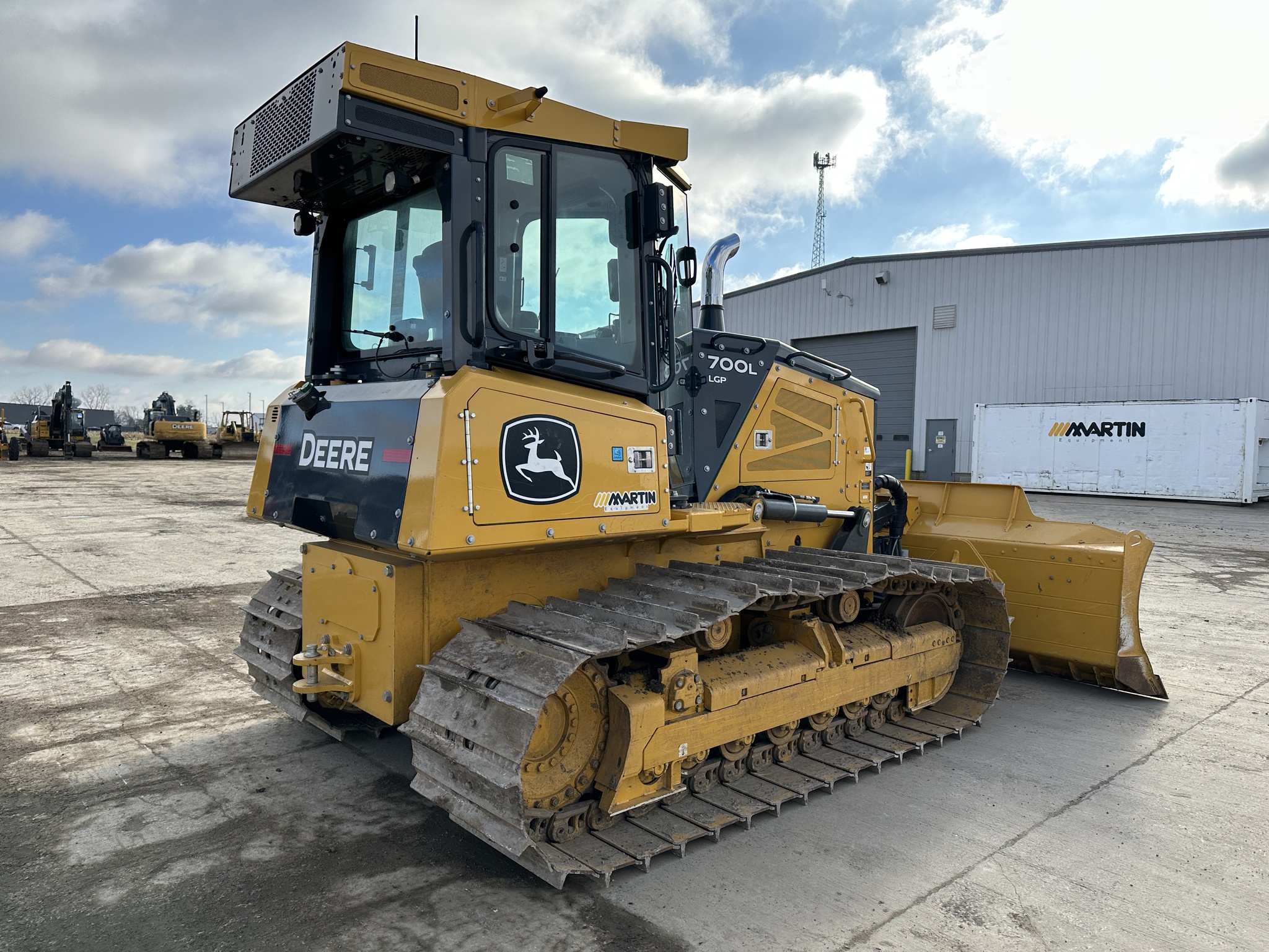 2023 John Deere 700L Image 6