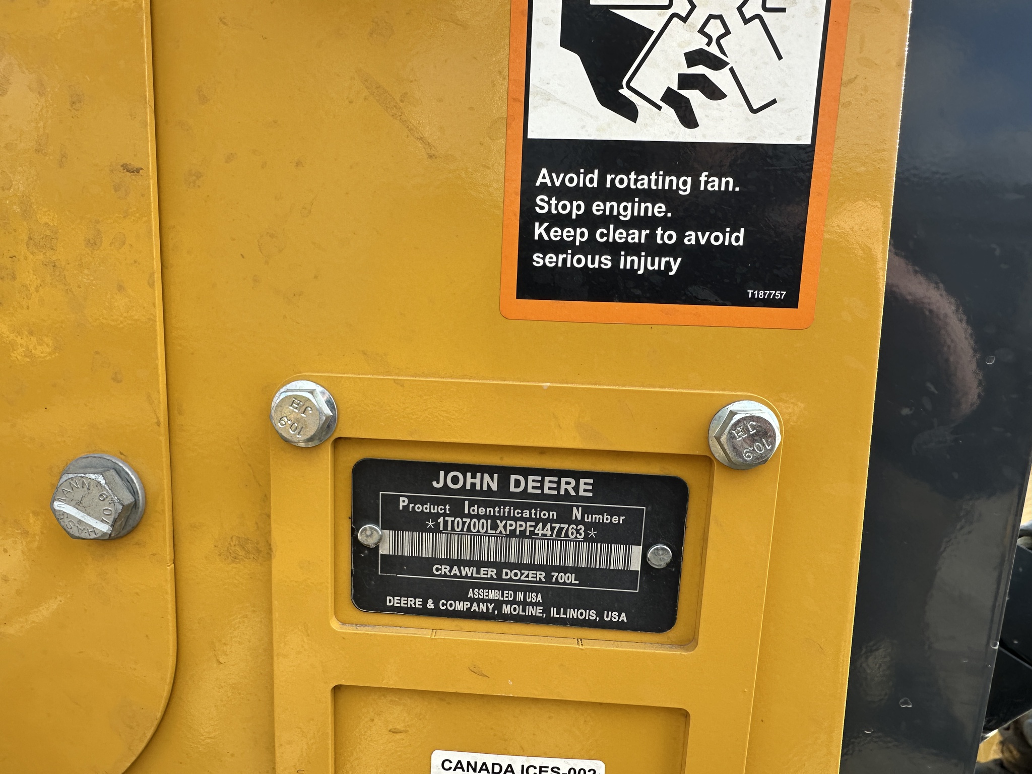 2023 John Deere 700L Image 13