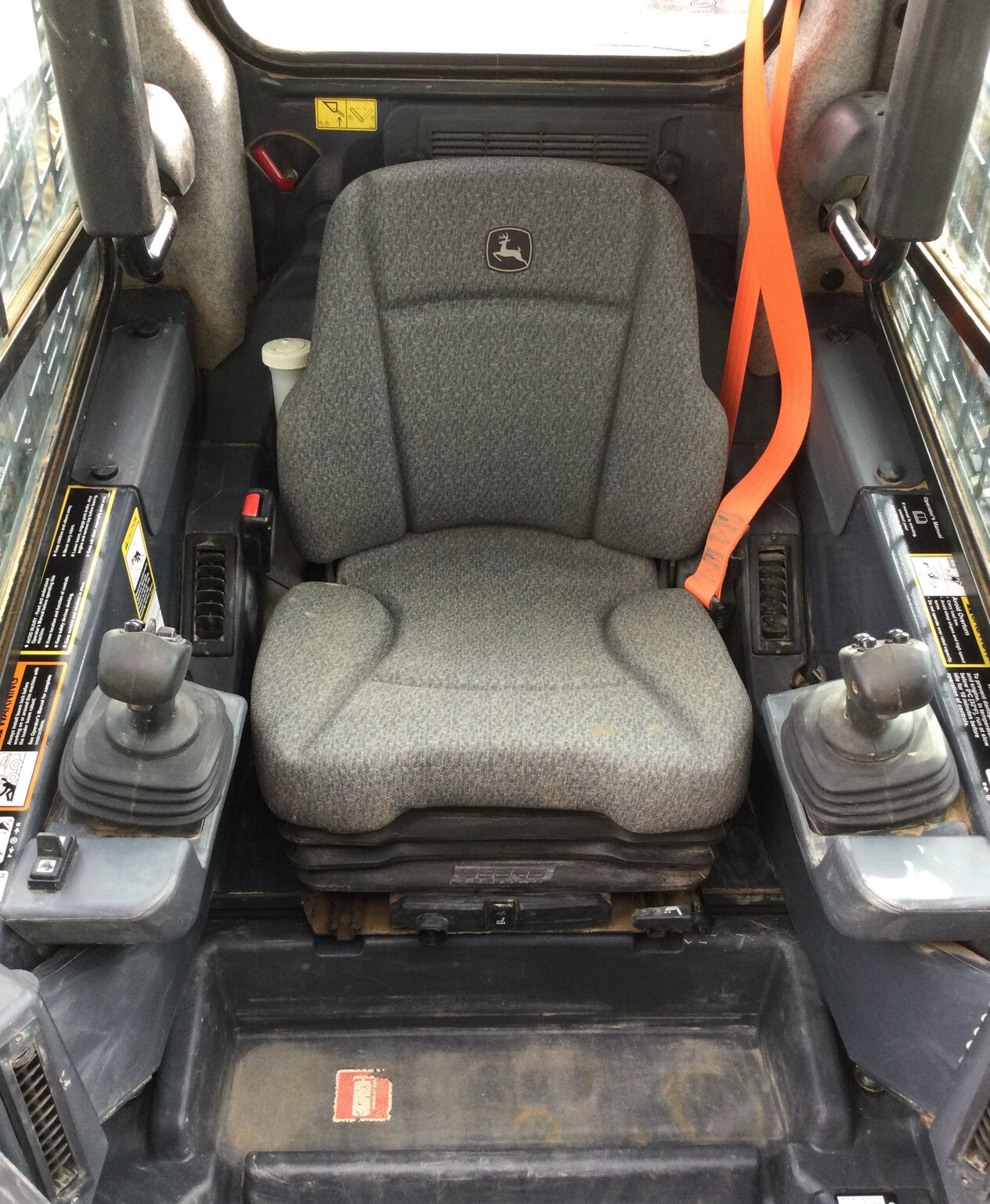 2022 John Deere 333G Image 10