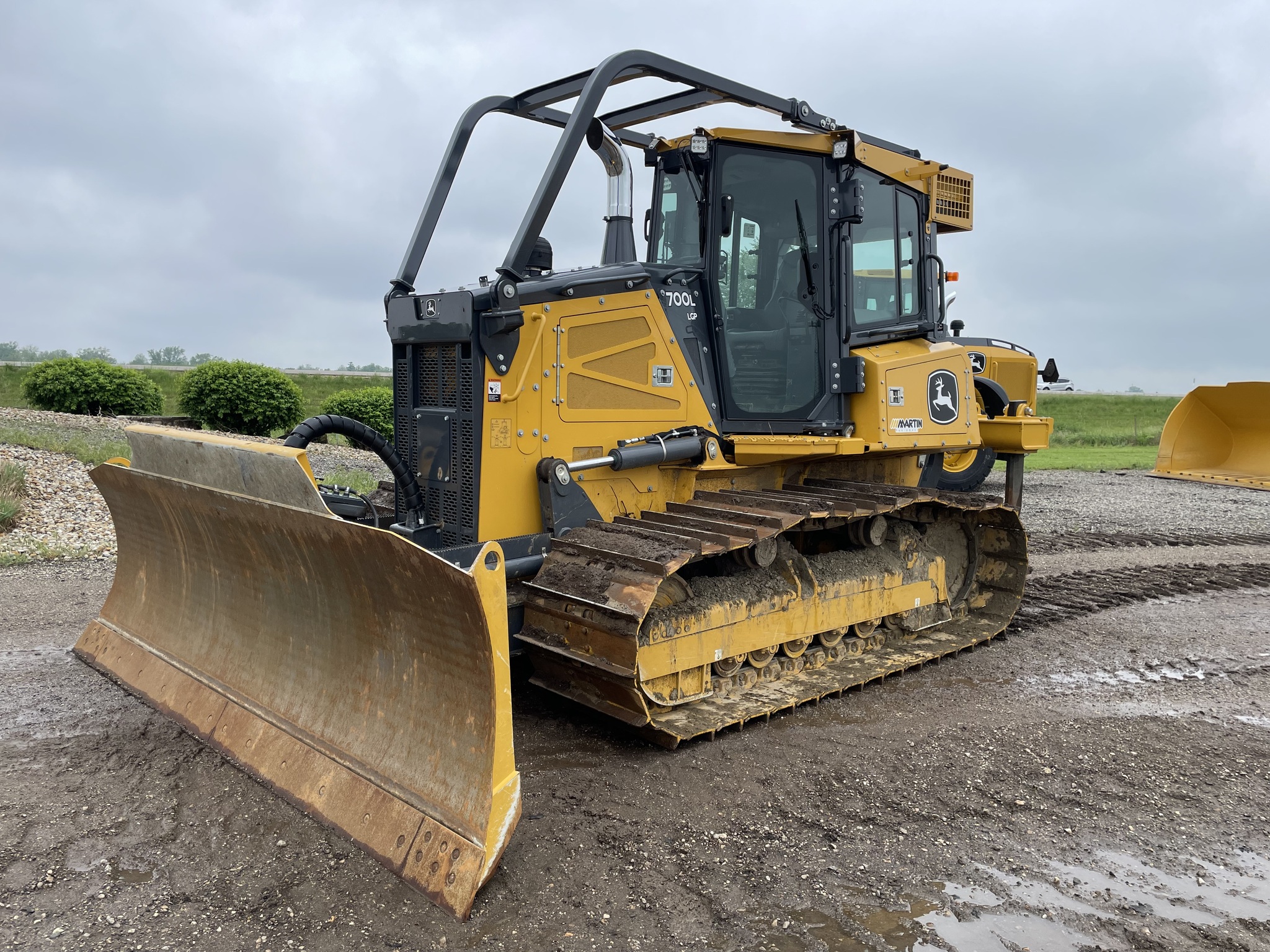 2022 John Deere 700L Image 3