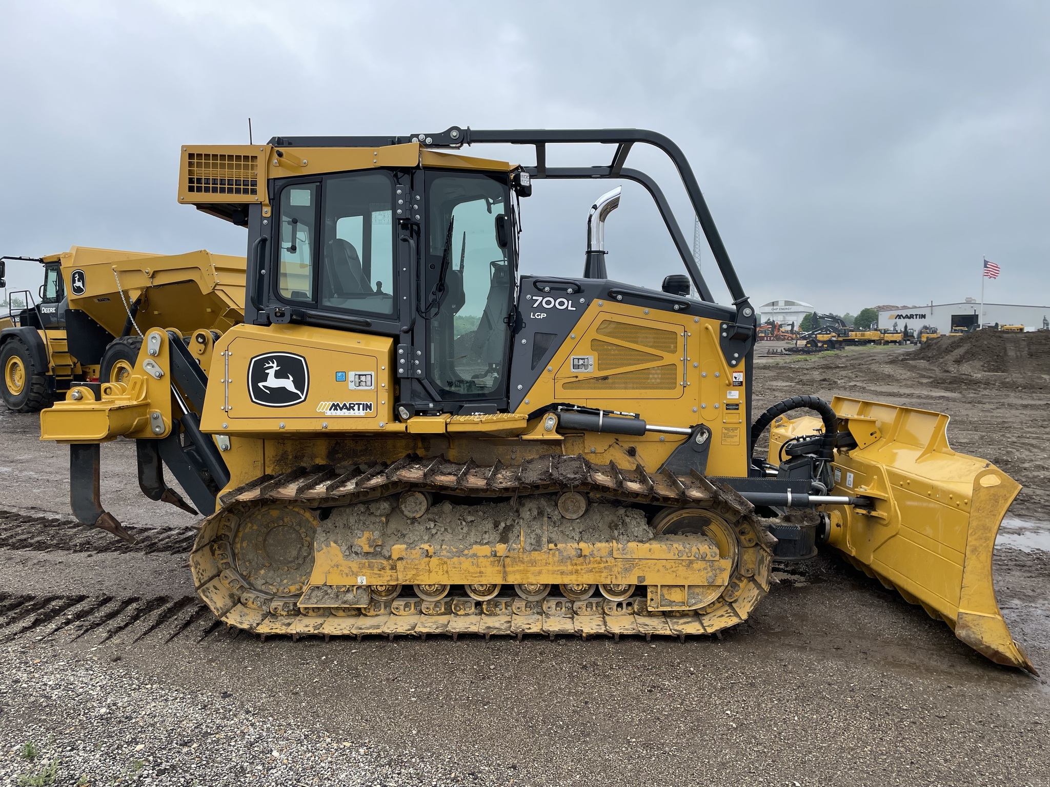 2022 John Deere 700L Image 2