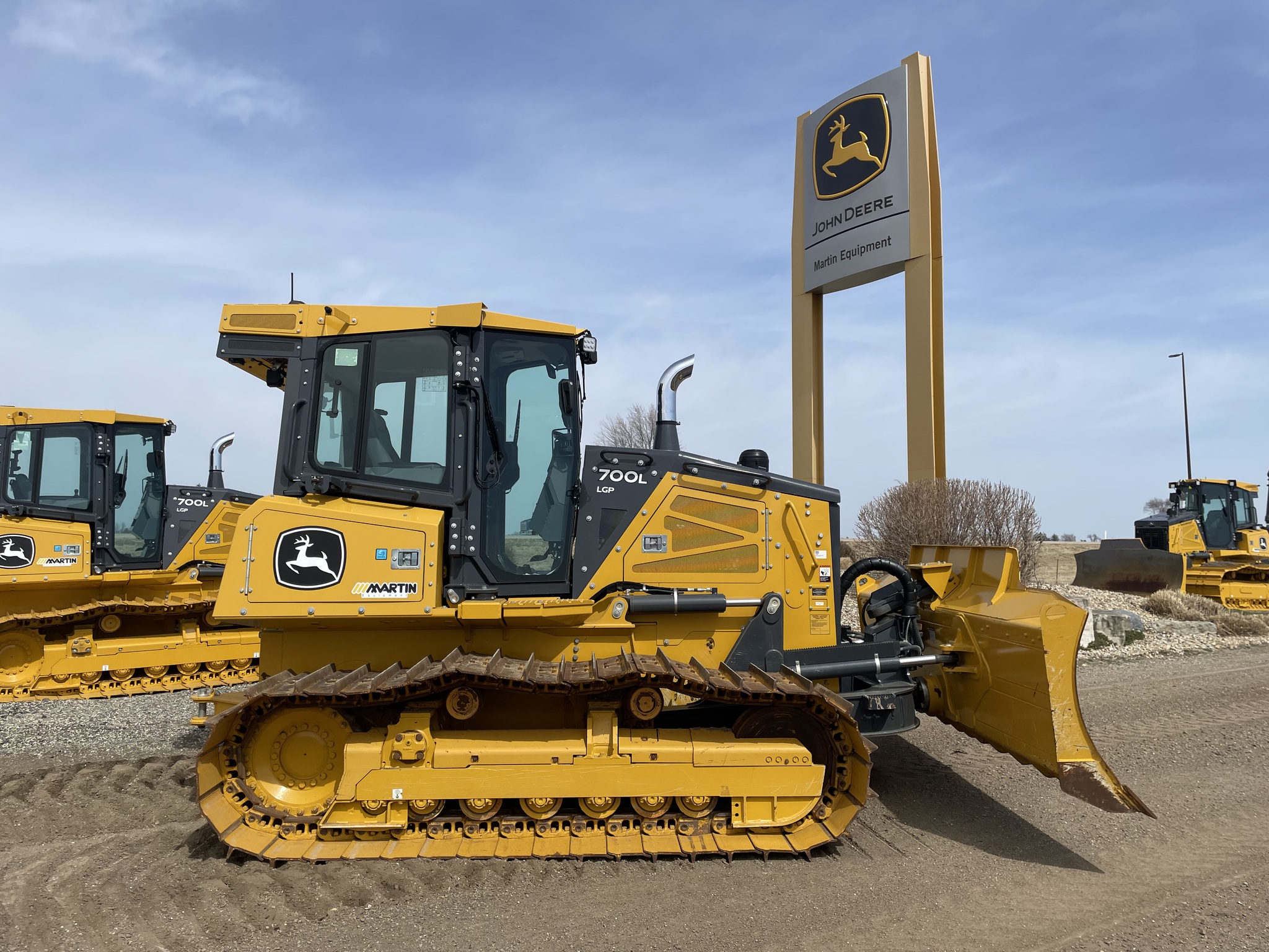 2023 John Deere 700L Image 4