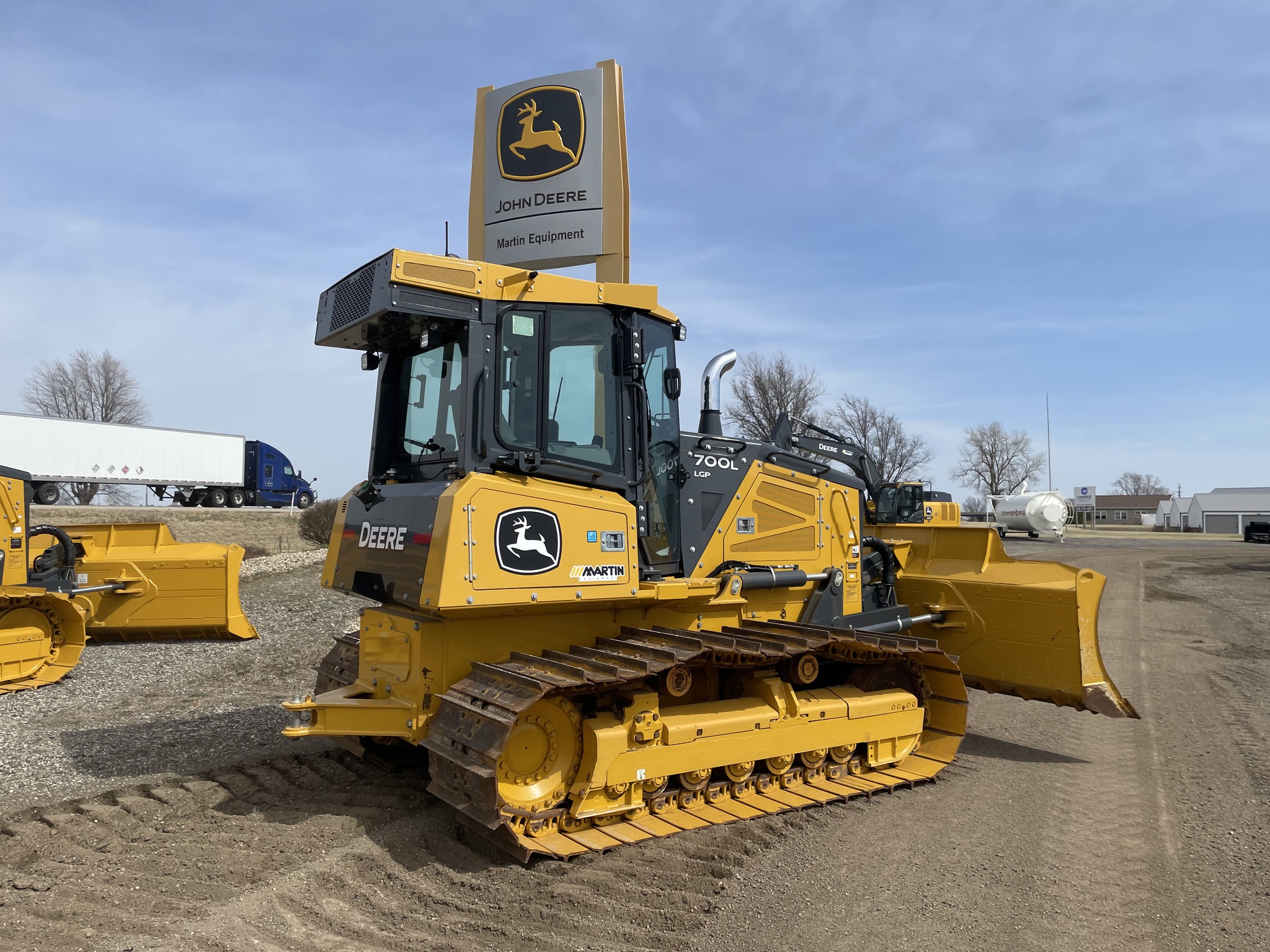 2023 John Deere 700L Image 6