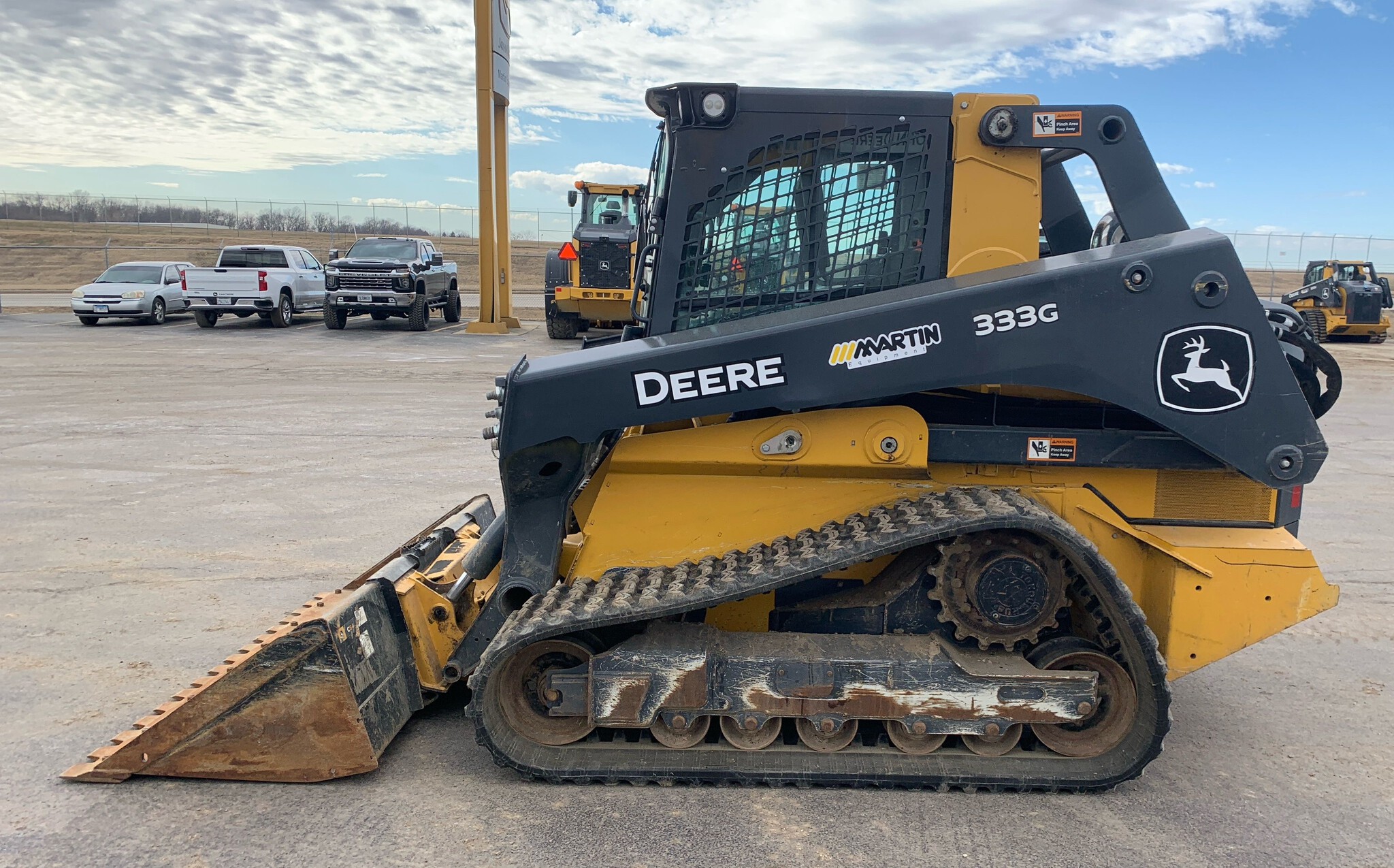 2021 John Deere 333G Image 3