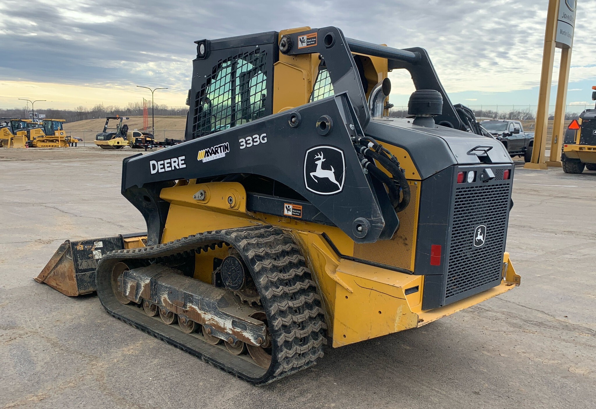 2021 John Deere 333G Image 6