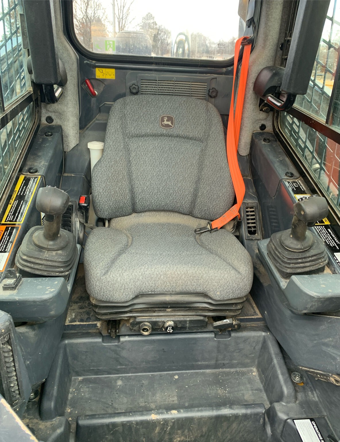 2021 John Deere 333G Image 8