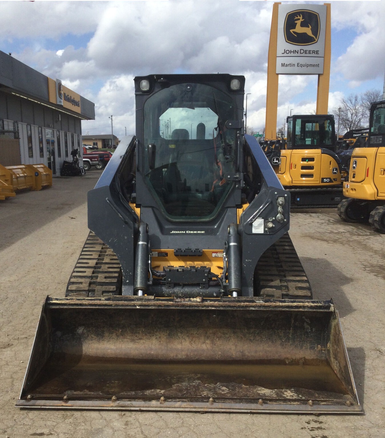 2022 John Deere 333G Image 8