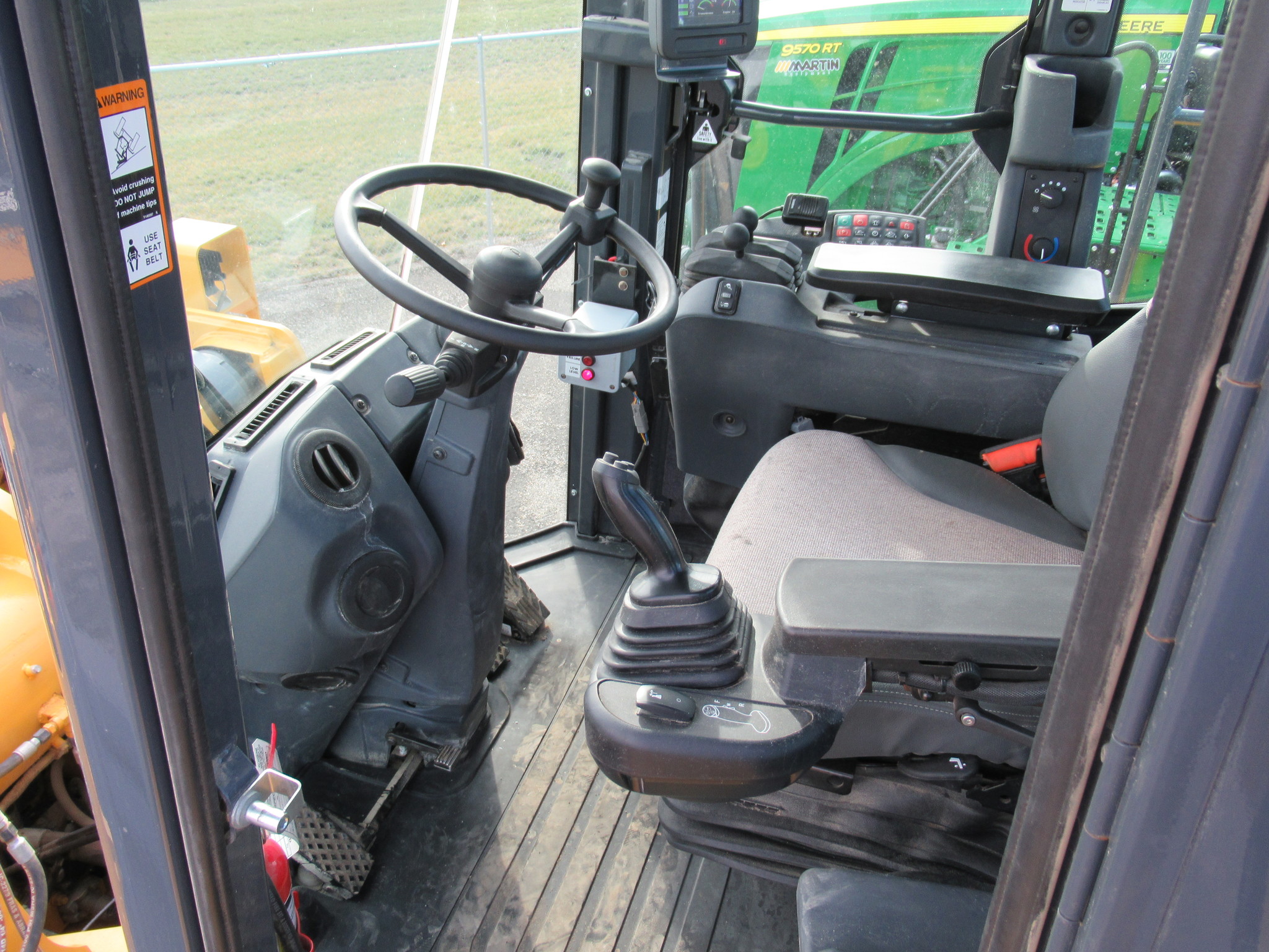 2018 John Deere 844K Image 6