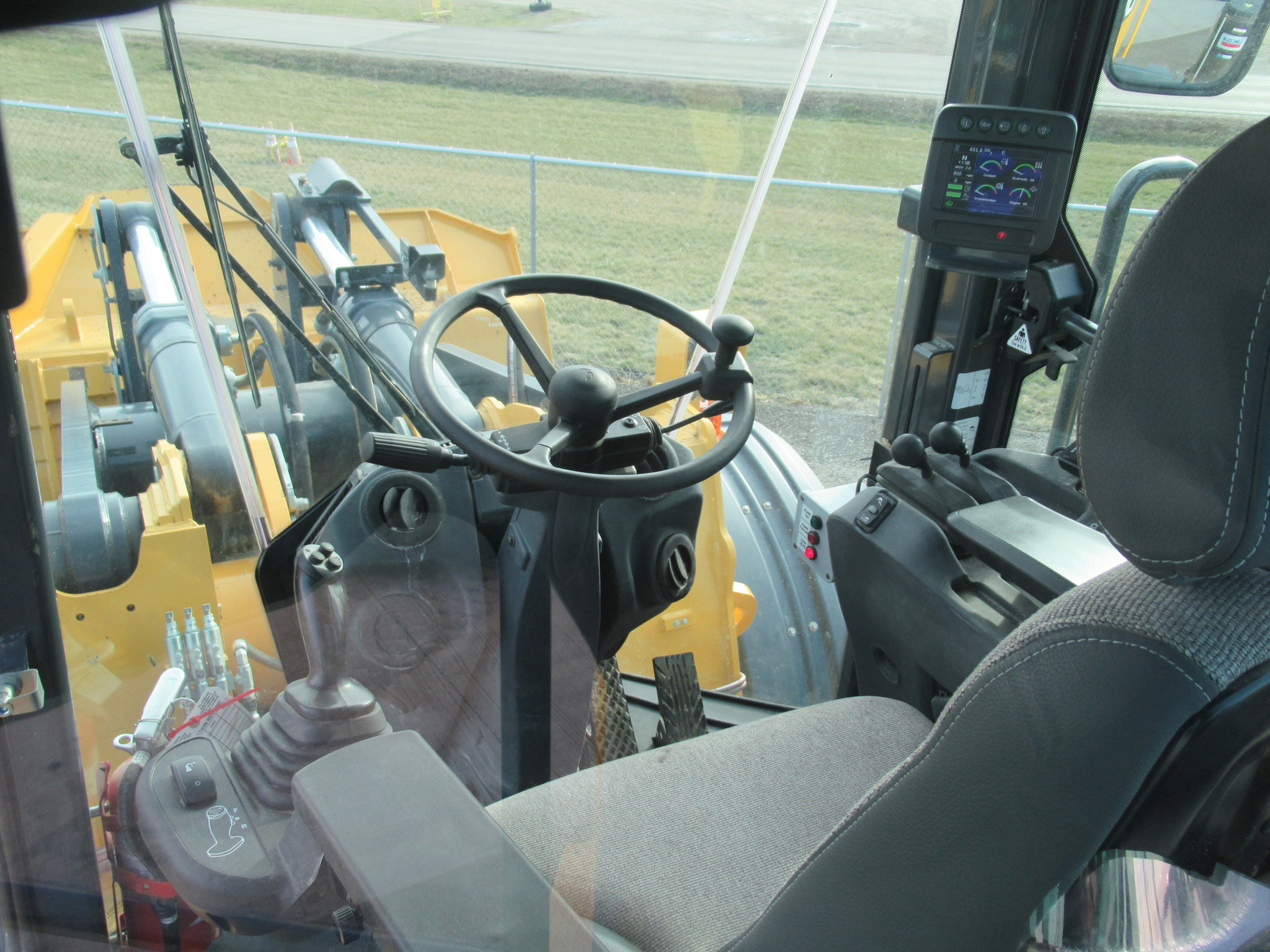 2018 John Deere 844K Image 14