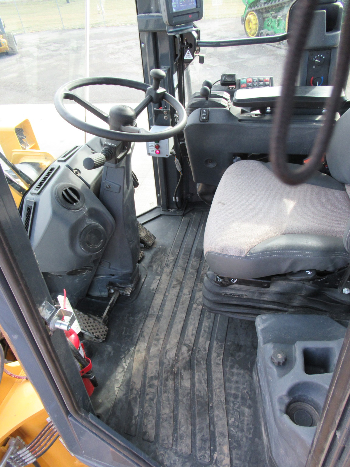 2018 John Deere 844K Image 8