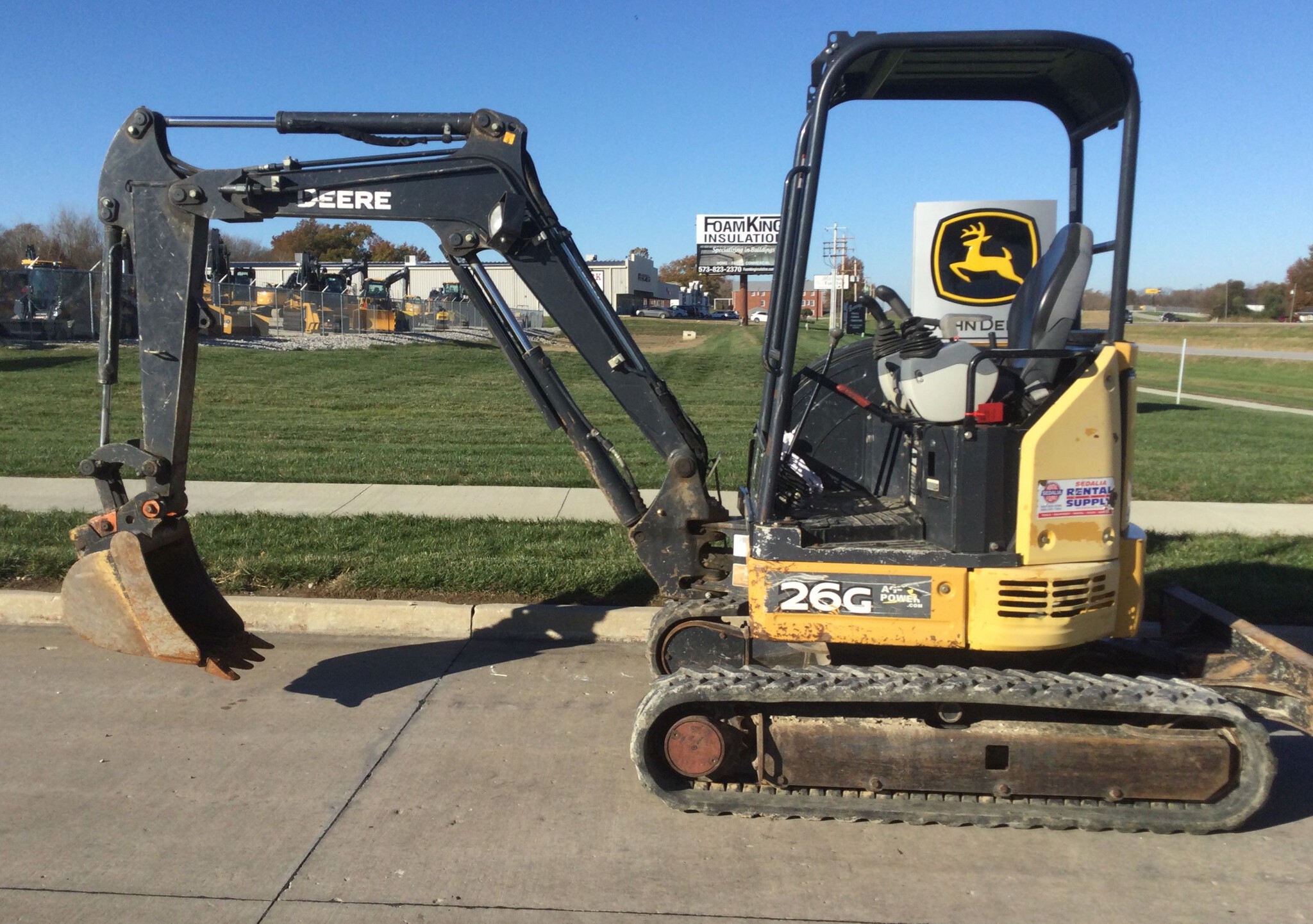 2016 John Deere 26G Image 4