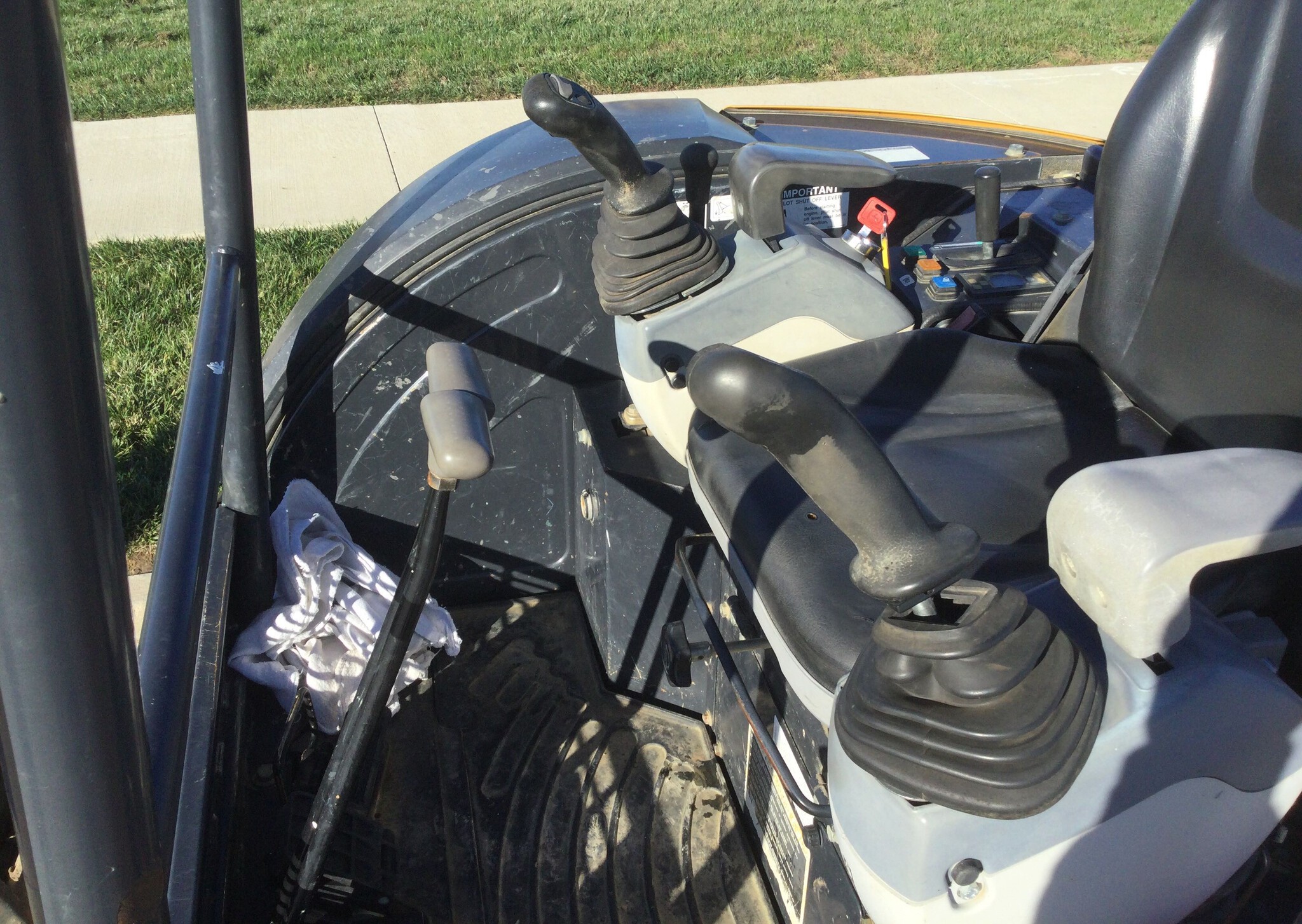 2016 John Deere 26G Image 6