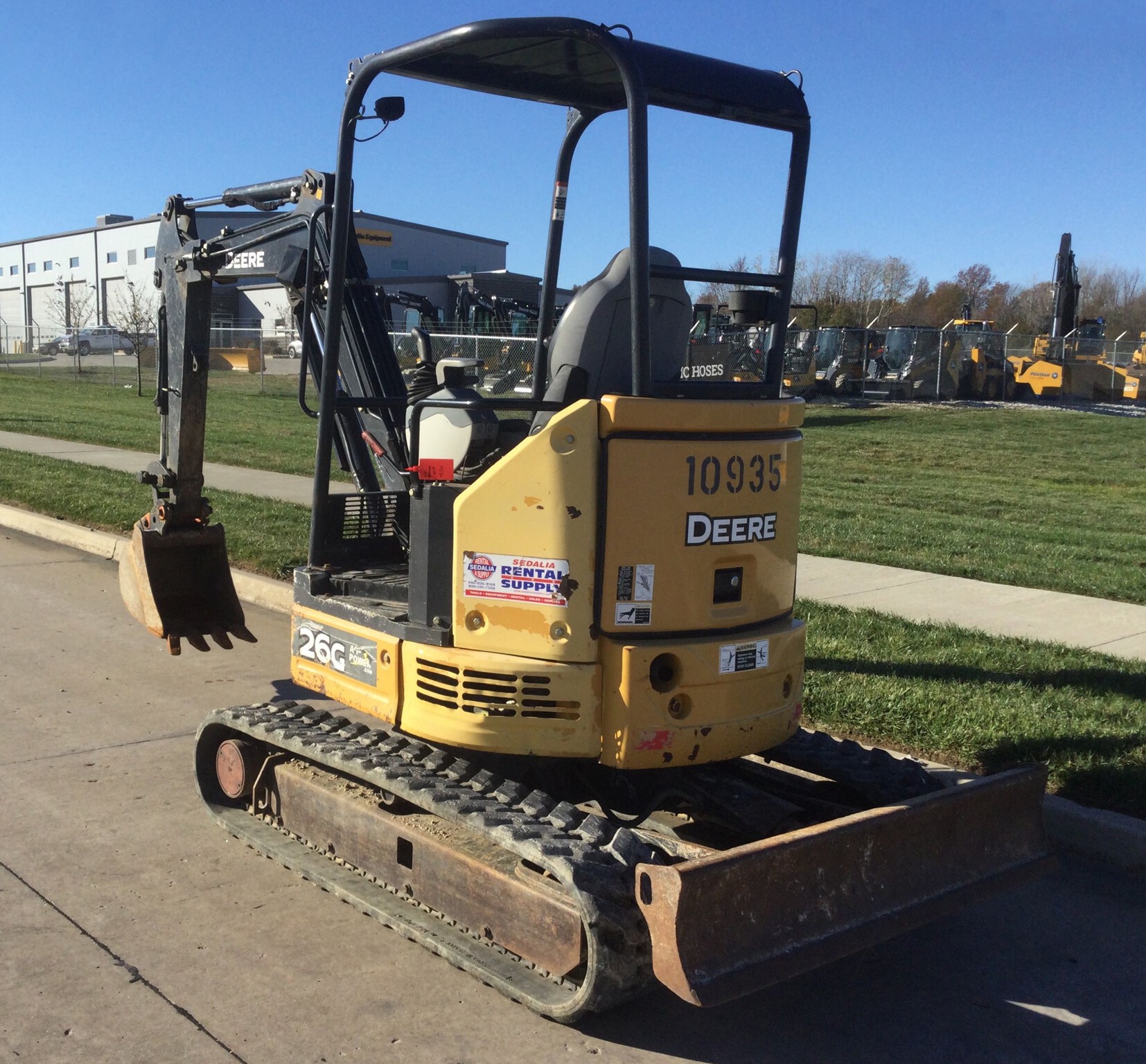2016 John Deere 26G Image 3