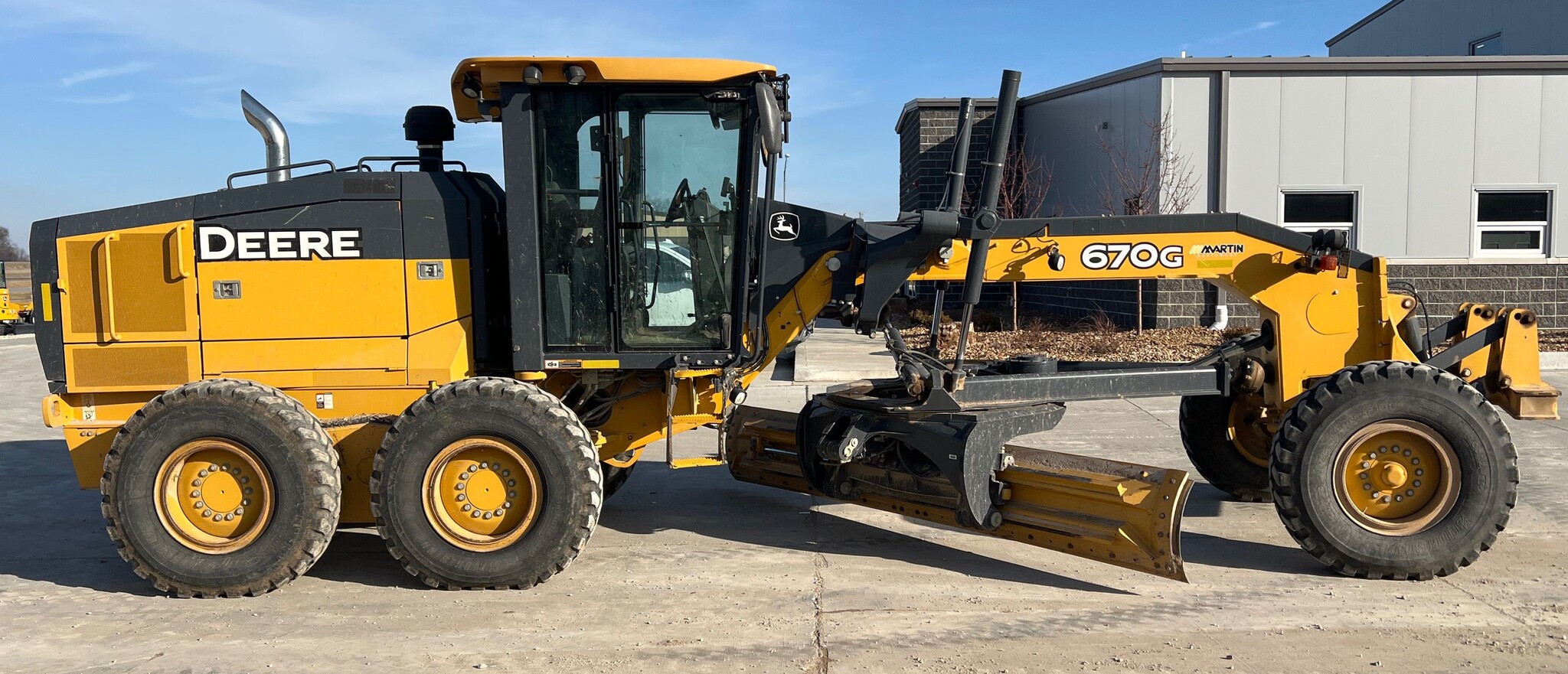 2017 John Deere 670G Image 1