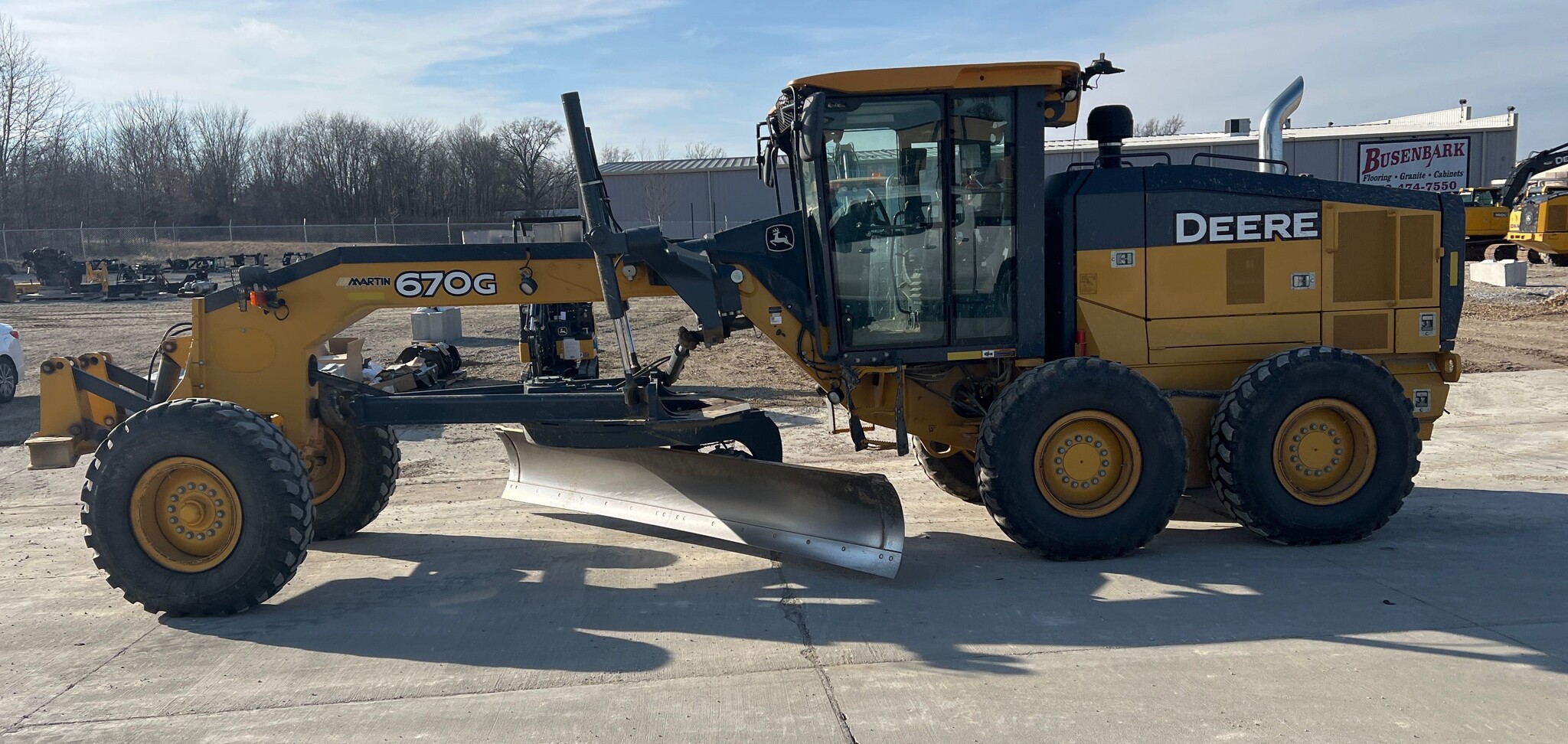 2017 John Deere 670G Image 3