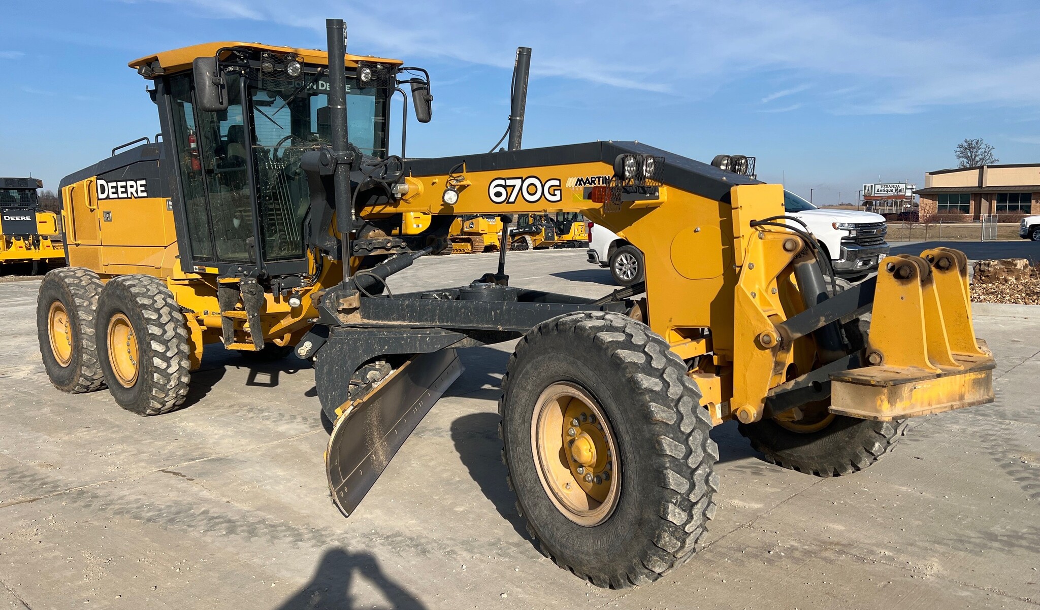 2017 John Deere 670G Image 2