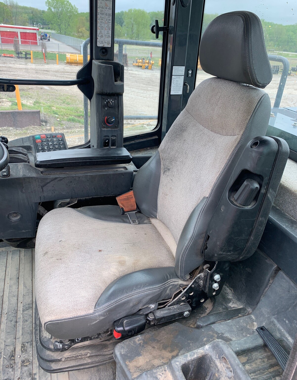 2019 John Deere 824K Image 5